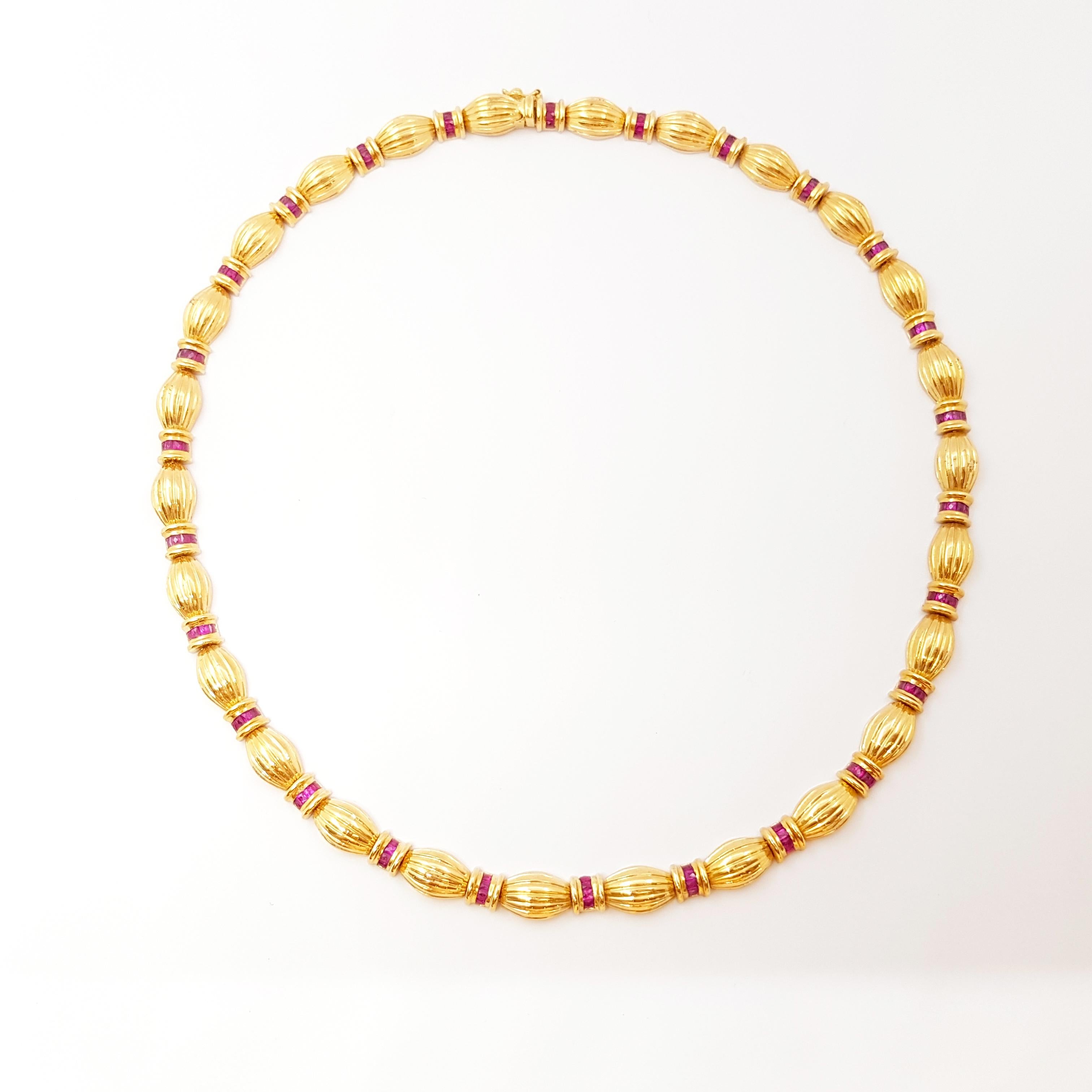 Rubin-Halskette in 18 Karat Goldfassungen gefasst (Zeitgenössisch) im Angebot