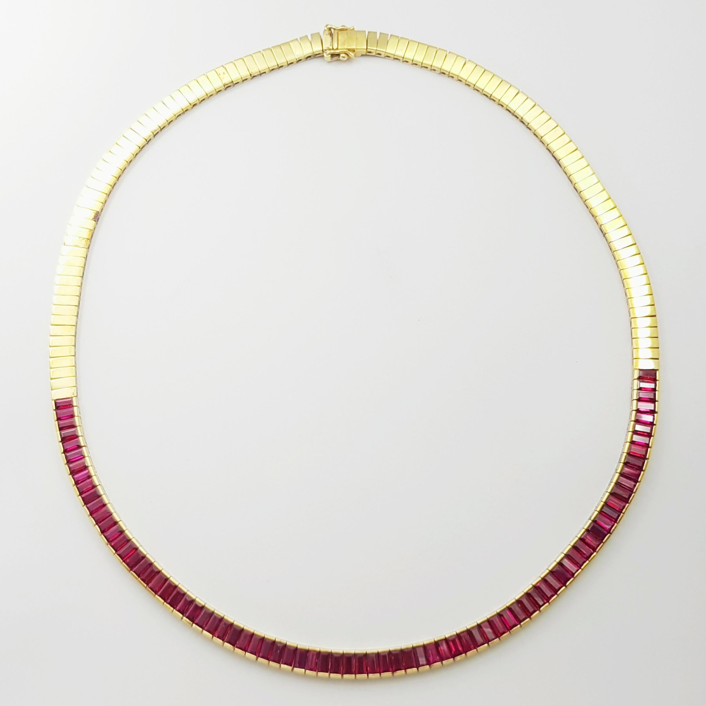 Contemporaneo Collana di rubini con montatura in oro 18 carati in vendita