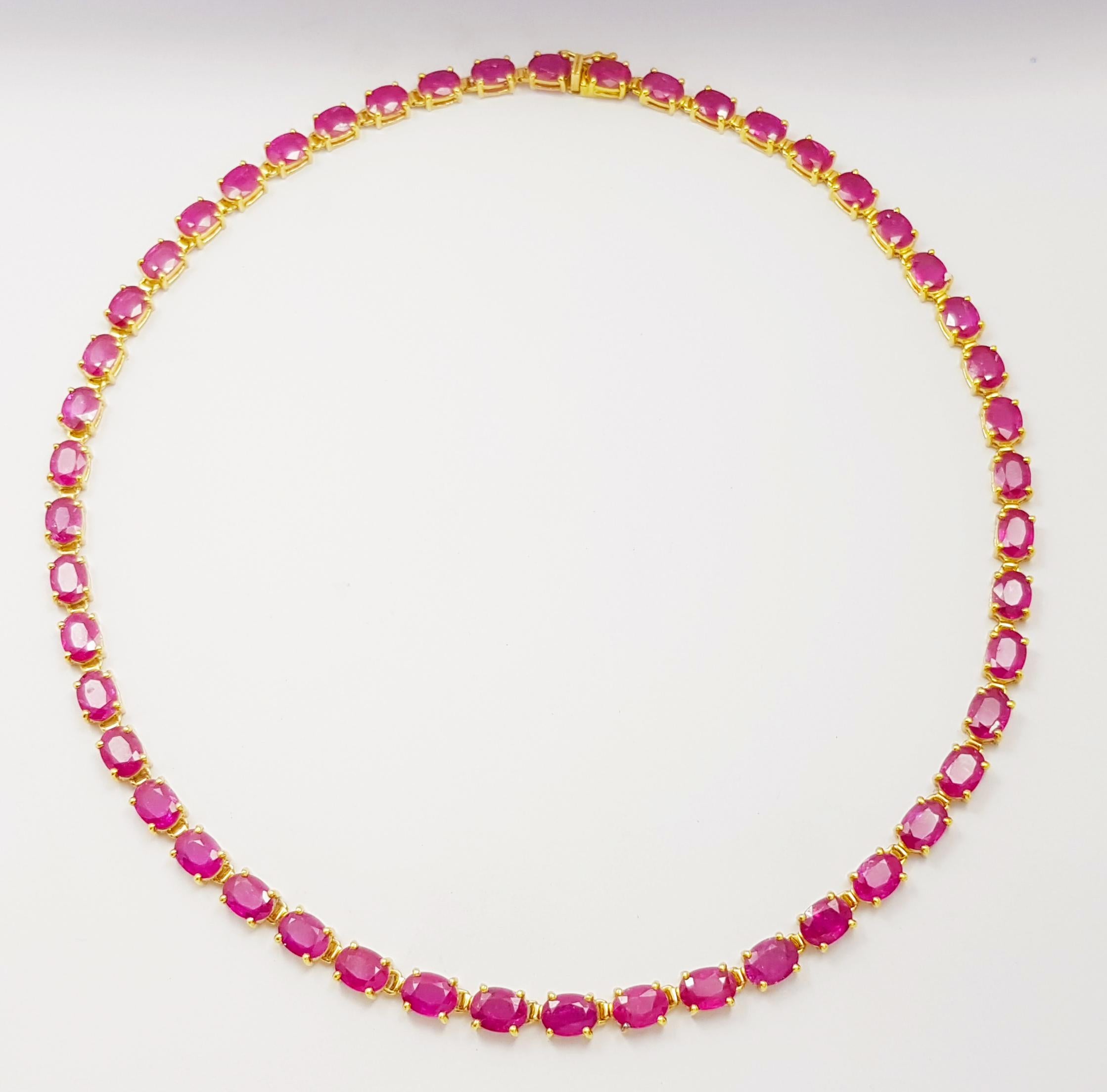 Contemporain Collier de rubis serti dans des montures en or 18K en vente