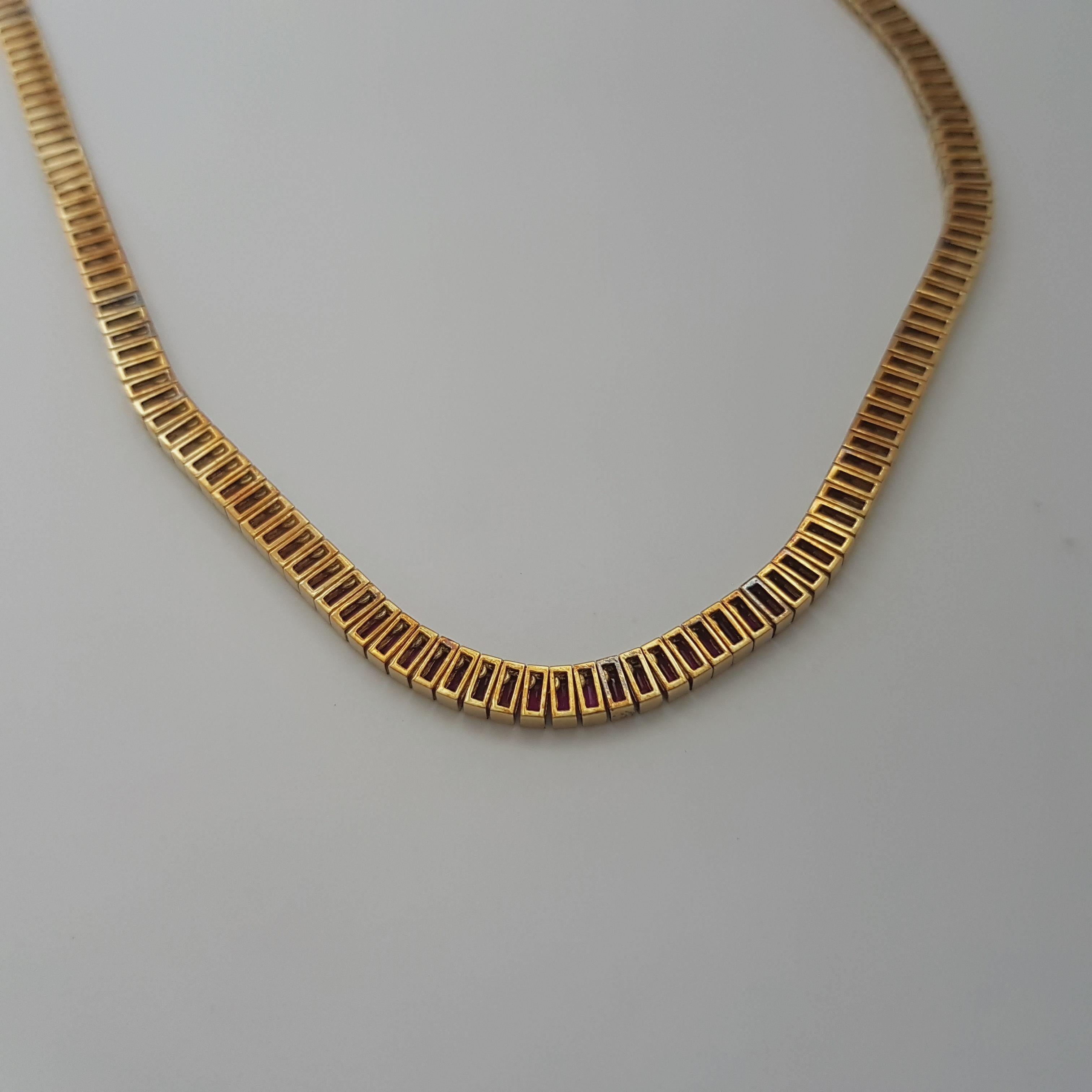 Taglio baguette Collana di rubini con montatura in oro 18 carati in vendita