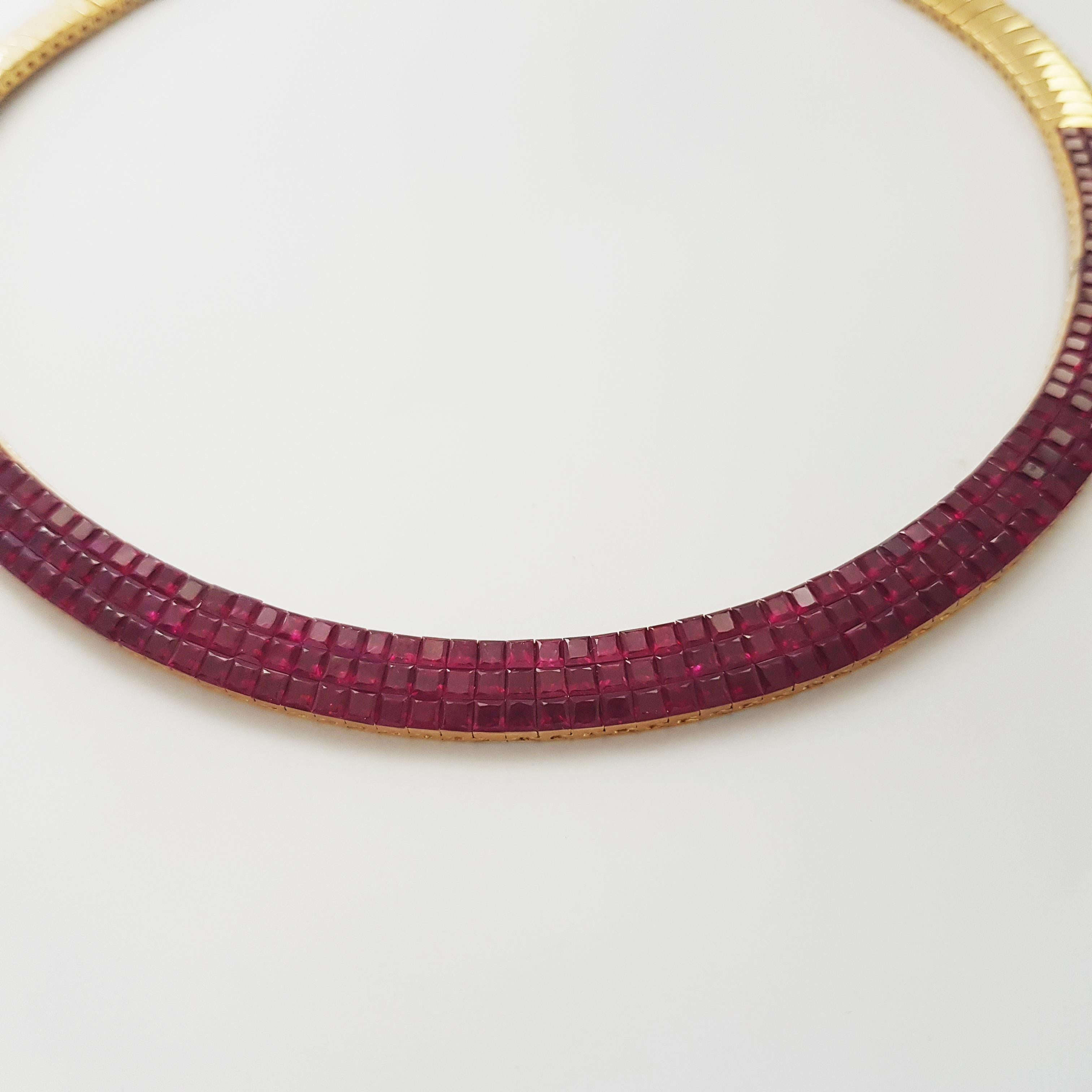 Taille princesse Collier de rubis serti dans des montures en or 18K en vente