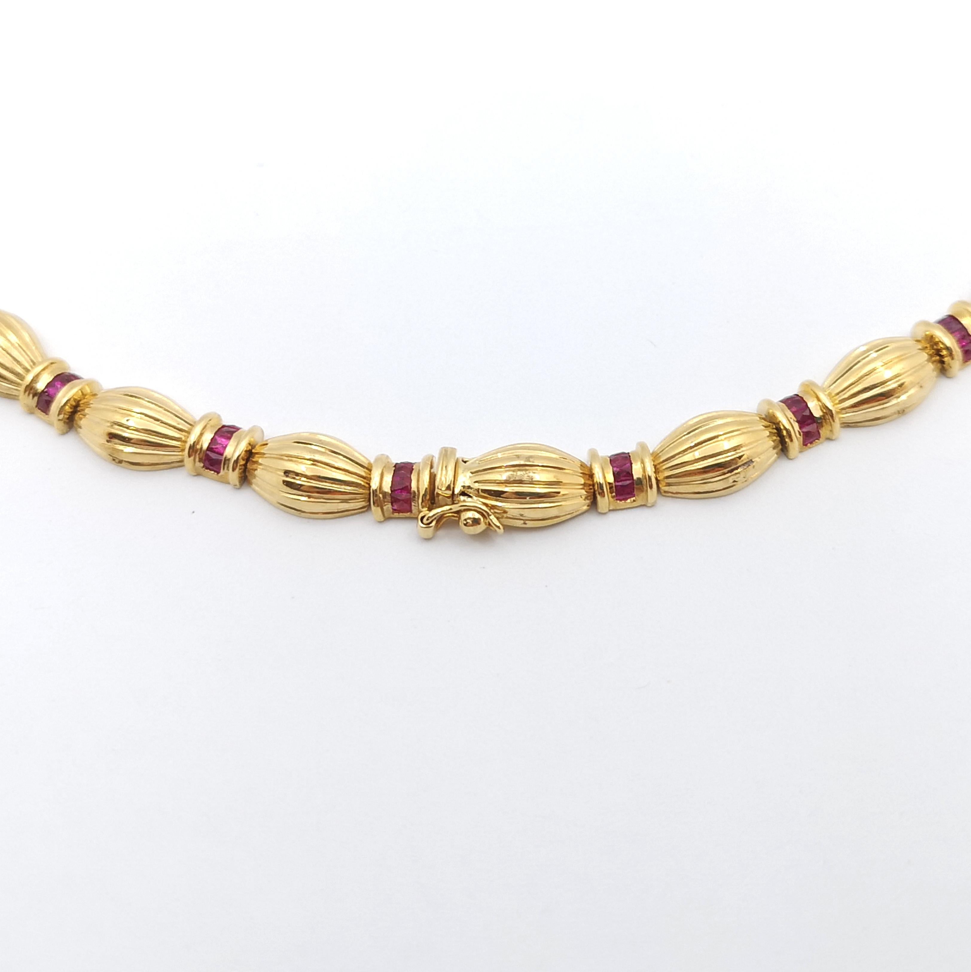 Rubin-Halskette in 18 Karat Goldfassungen gefasst Damen im Angebot