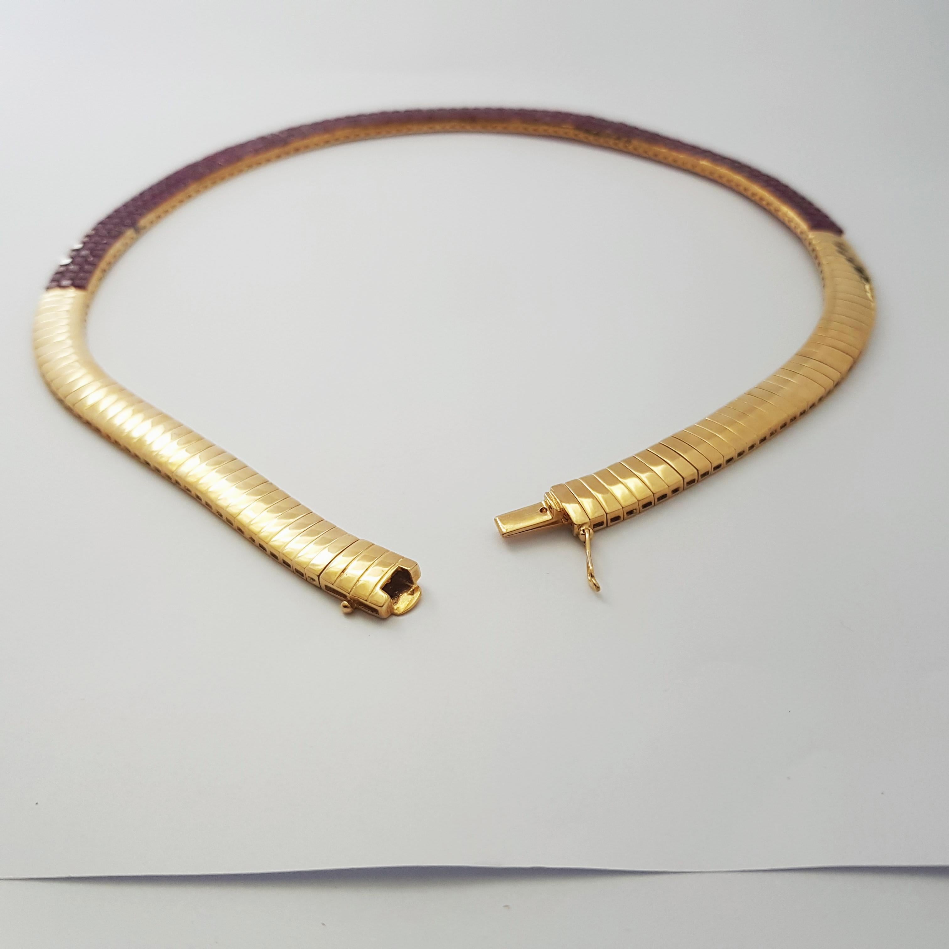 Collier de rubis serti dans des montures en or 18K en vente 3
