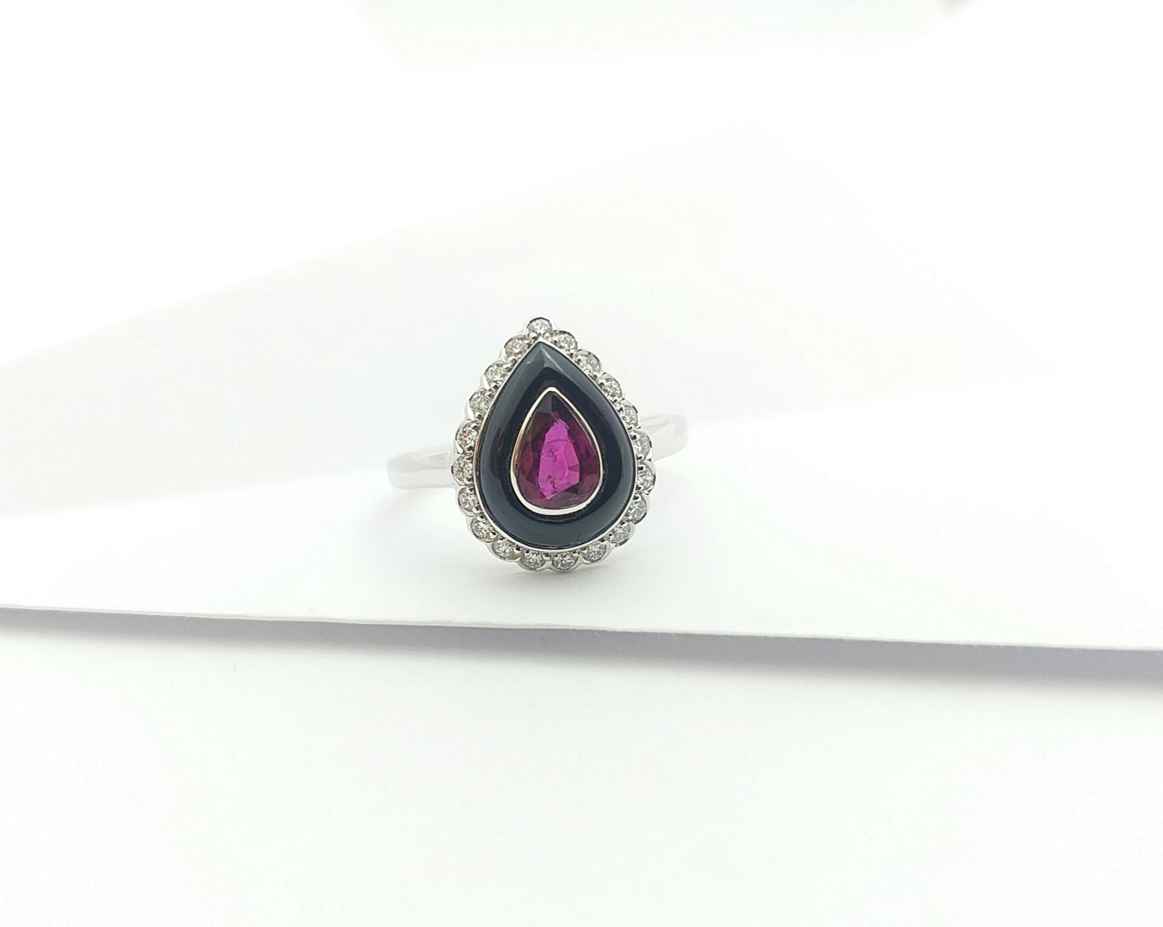 Ruby, Onyx and Diamond Ring Set in 18 Karat White Gold Settings For Sale 5