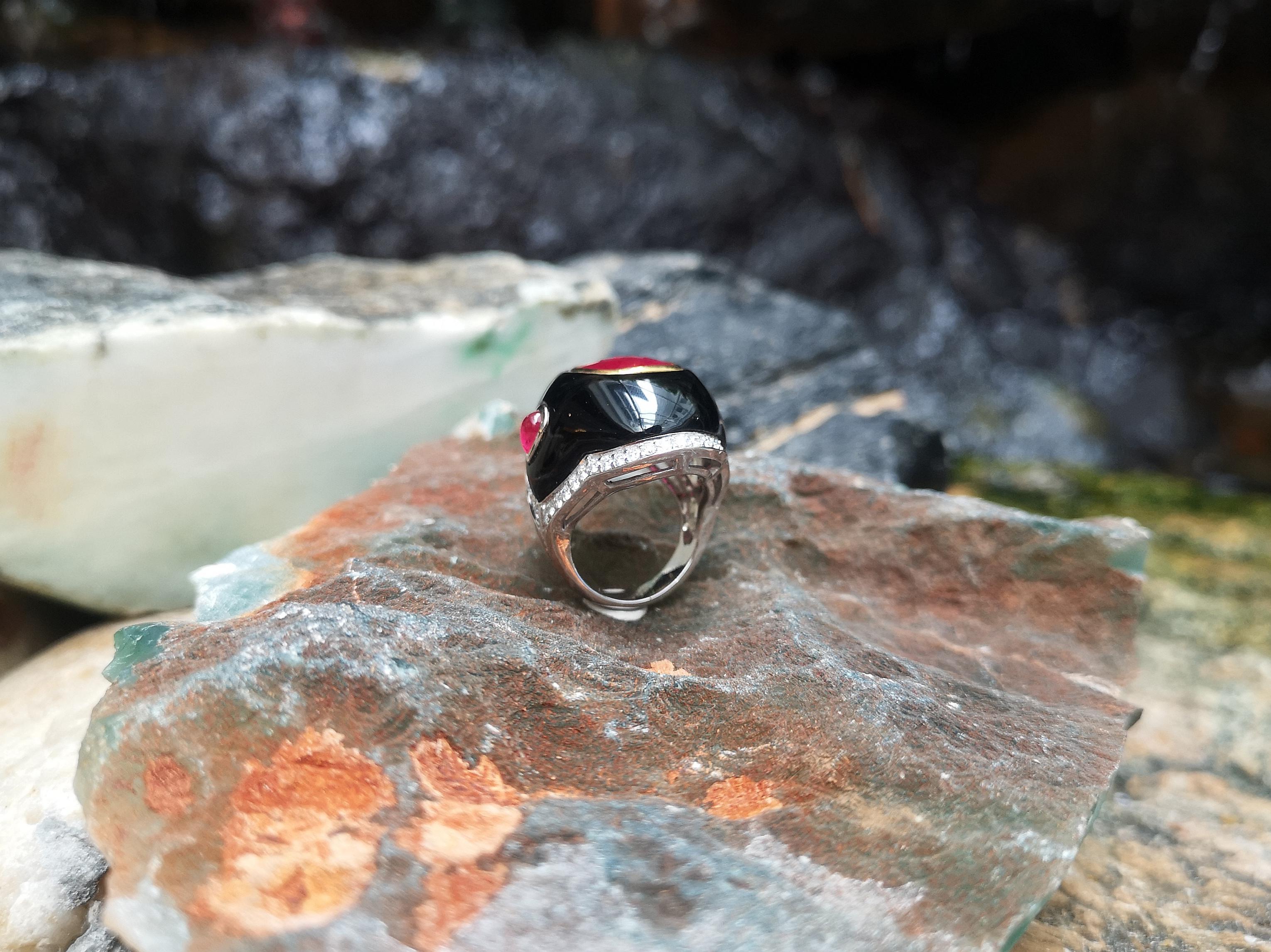 Ruby, Onyx, Cabochon Ruby with Diamond Ring Set in 18 Karat White Gold Settings For Sale 3