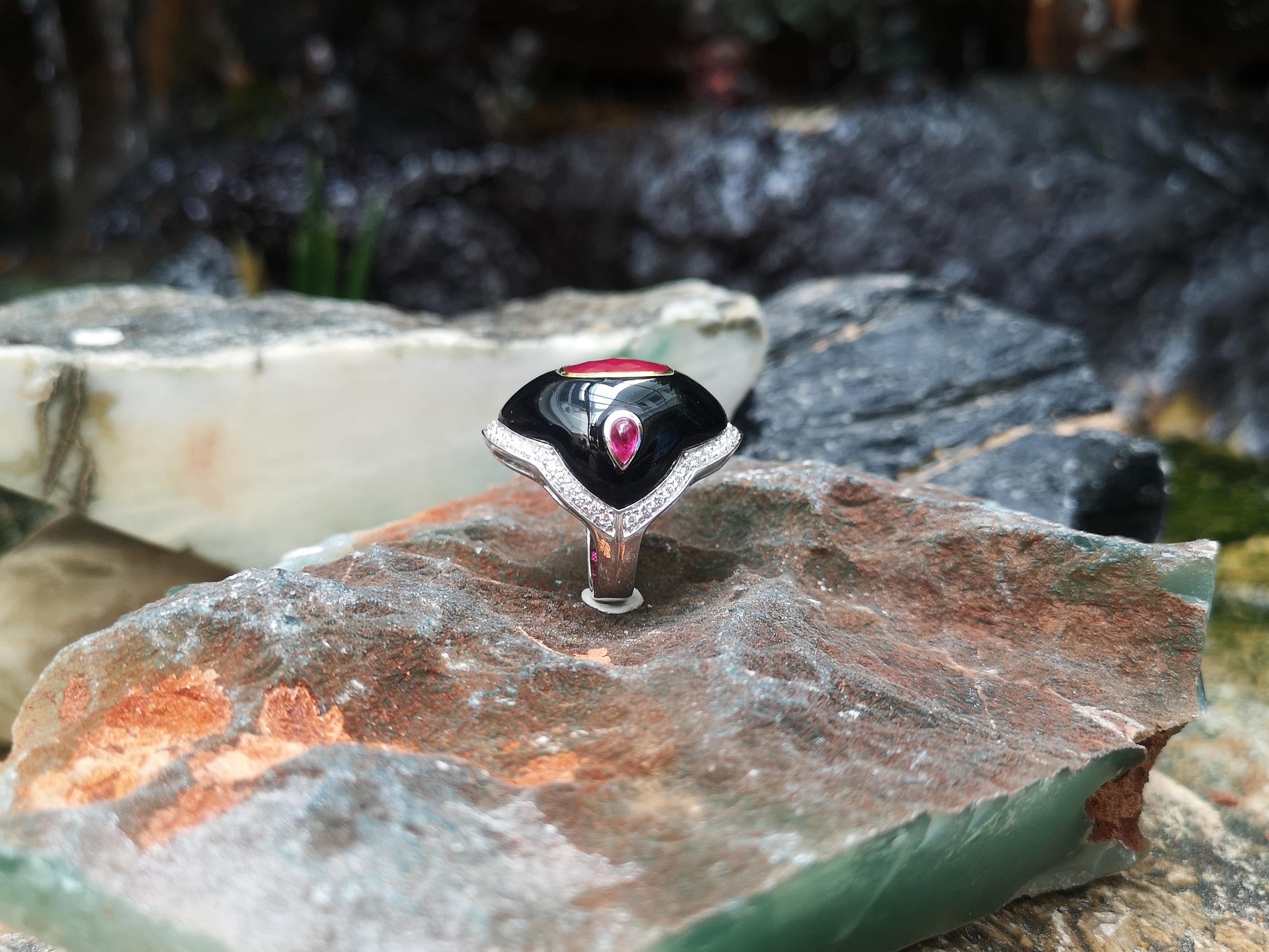Ruby, Onyx, Cabochon Ruby with Diamond Ring Set in 18 Karat White Gold Settings For Sale 4