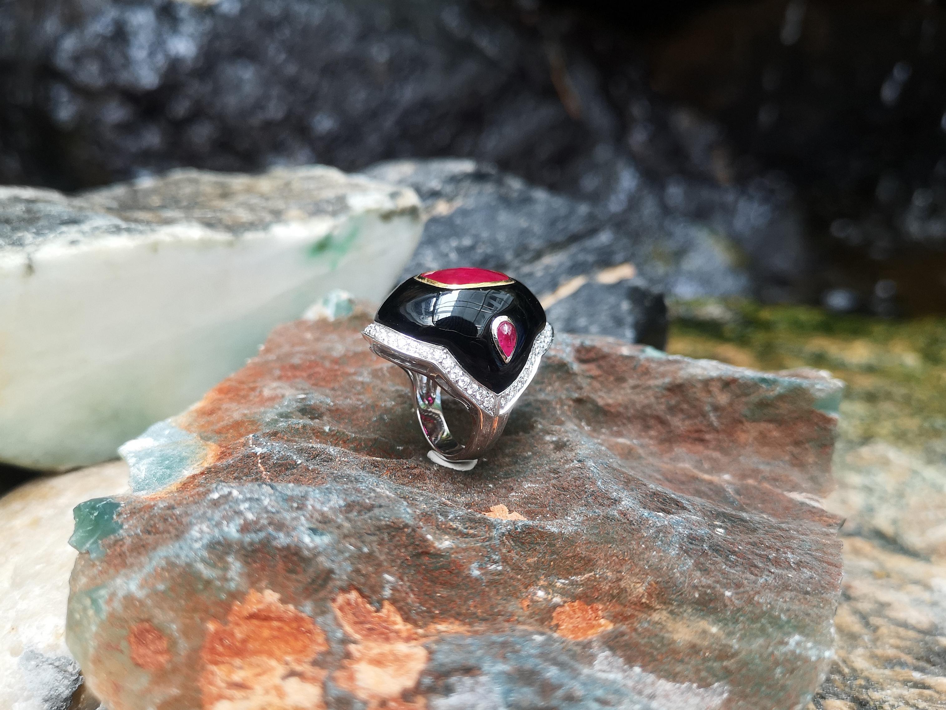 Ruby, Onyx, Cabochon Ruby with Diamond Ring Set in 18 Karat White Gold Settings For Sale 5