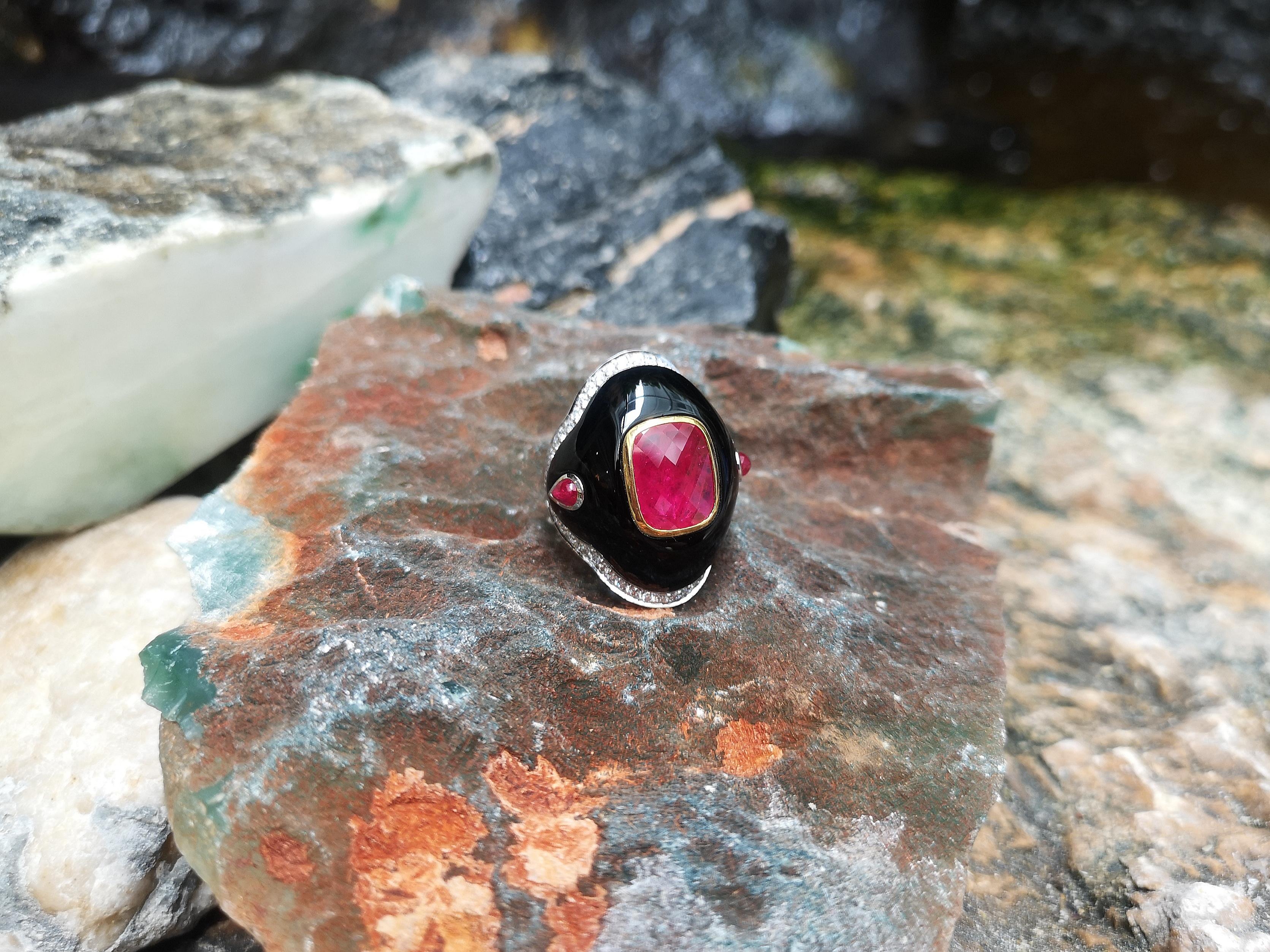 Ruby, Onyx, Cabochon Ruby with Diamond Ring Set in 18 Karat White Gold Settings In New Condition For Sale In Bangkok, TH