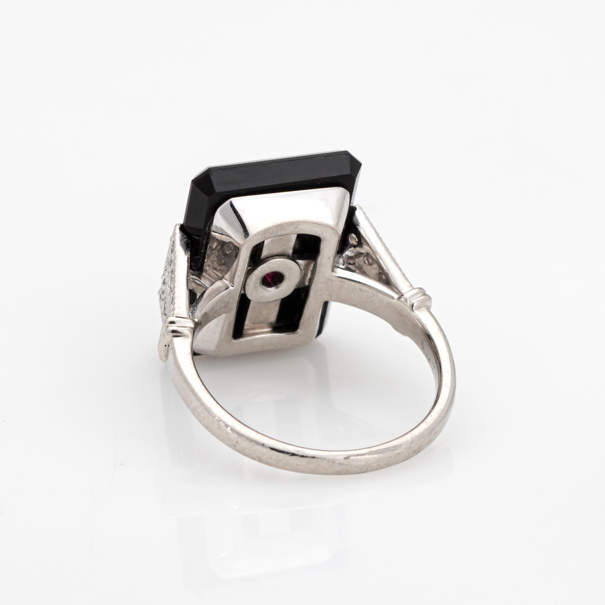 Anello con diamante e onice rubino Sz 4.5 Anello da cocktail in platino Estate Jewelry In condizioni buone in vendita a Torrance, CA