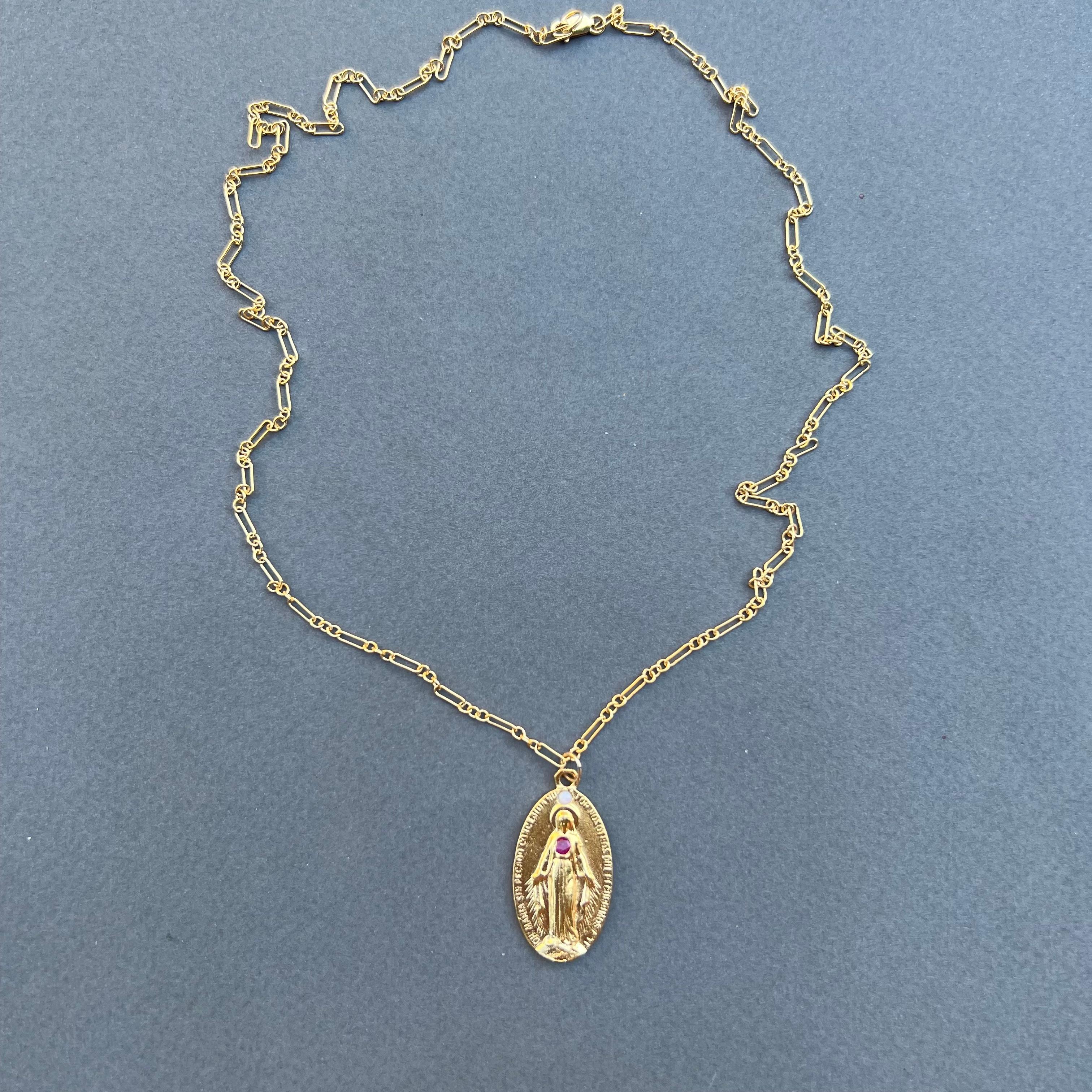 Ruby Opal Medal Necklace Mother Mary Gold Tone J Dauphin en vente 4