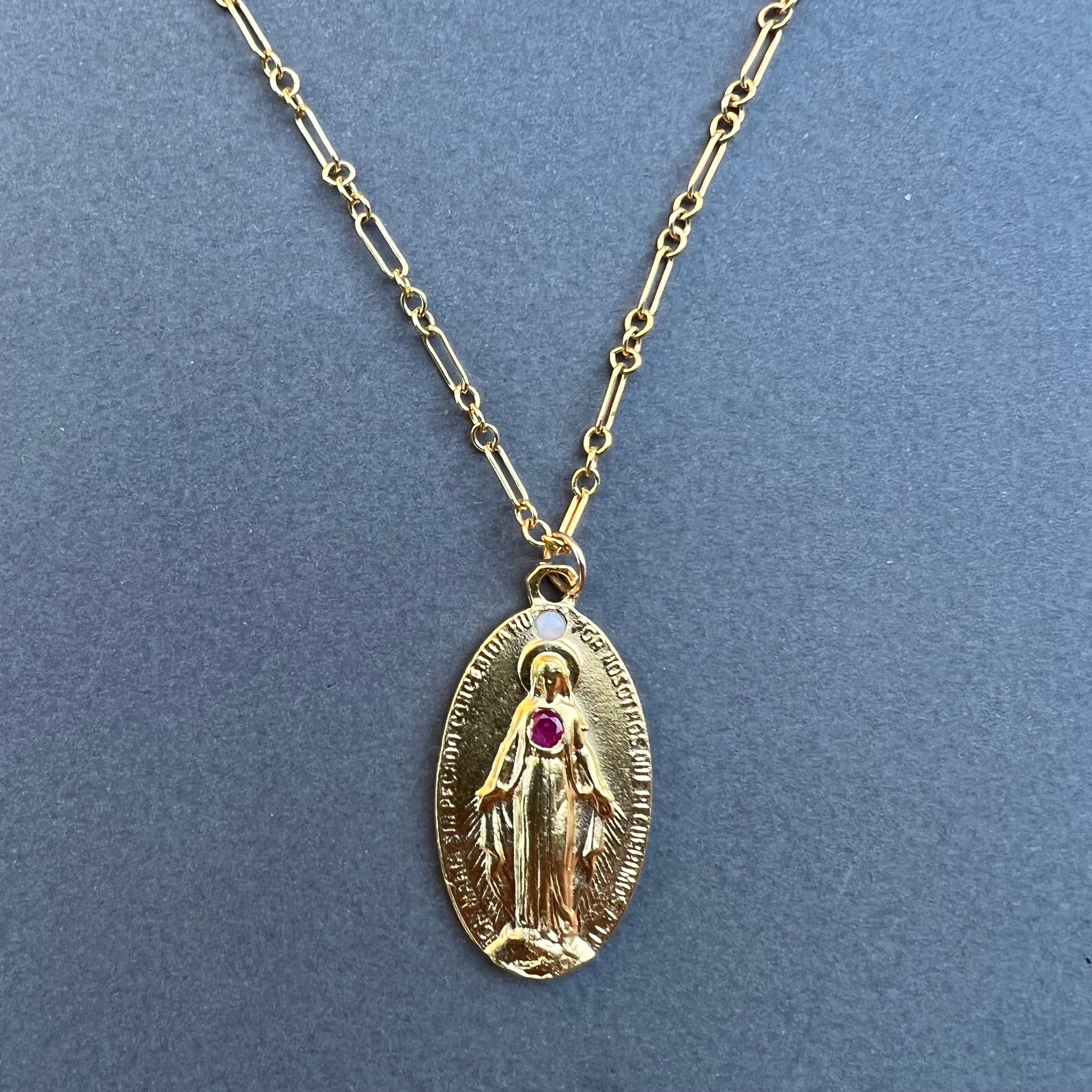 Ruby Opal Medal Necklace Mother Mary Gold Tone J Dauphin en vente 7