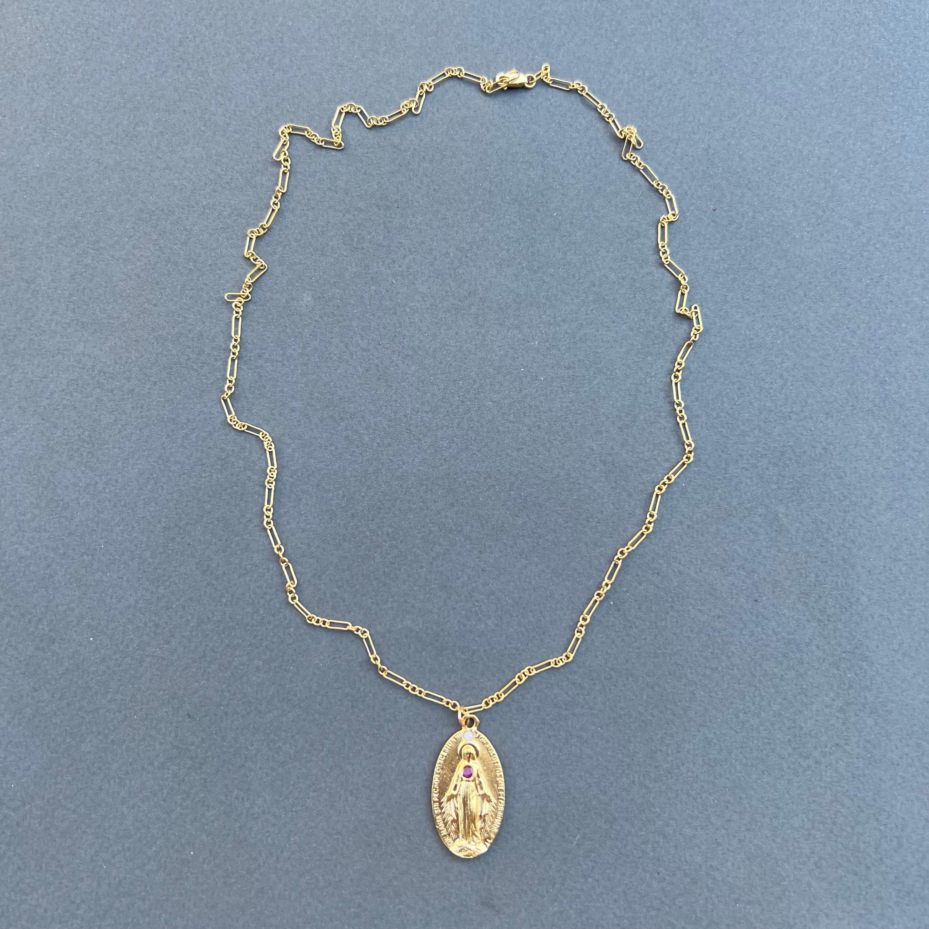 Ruby Opal Medal Necklace Mother Mary Gold Tone J Dauphin en vente 9