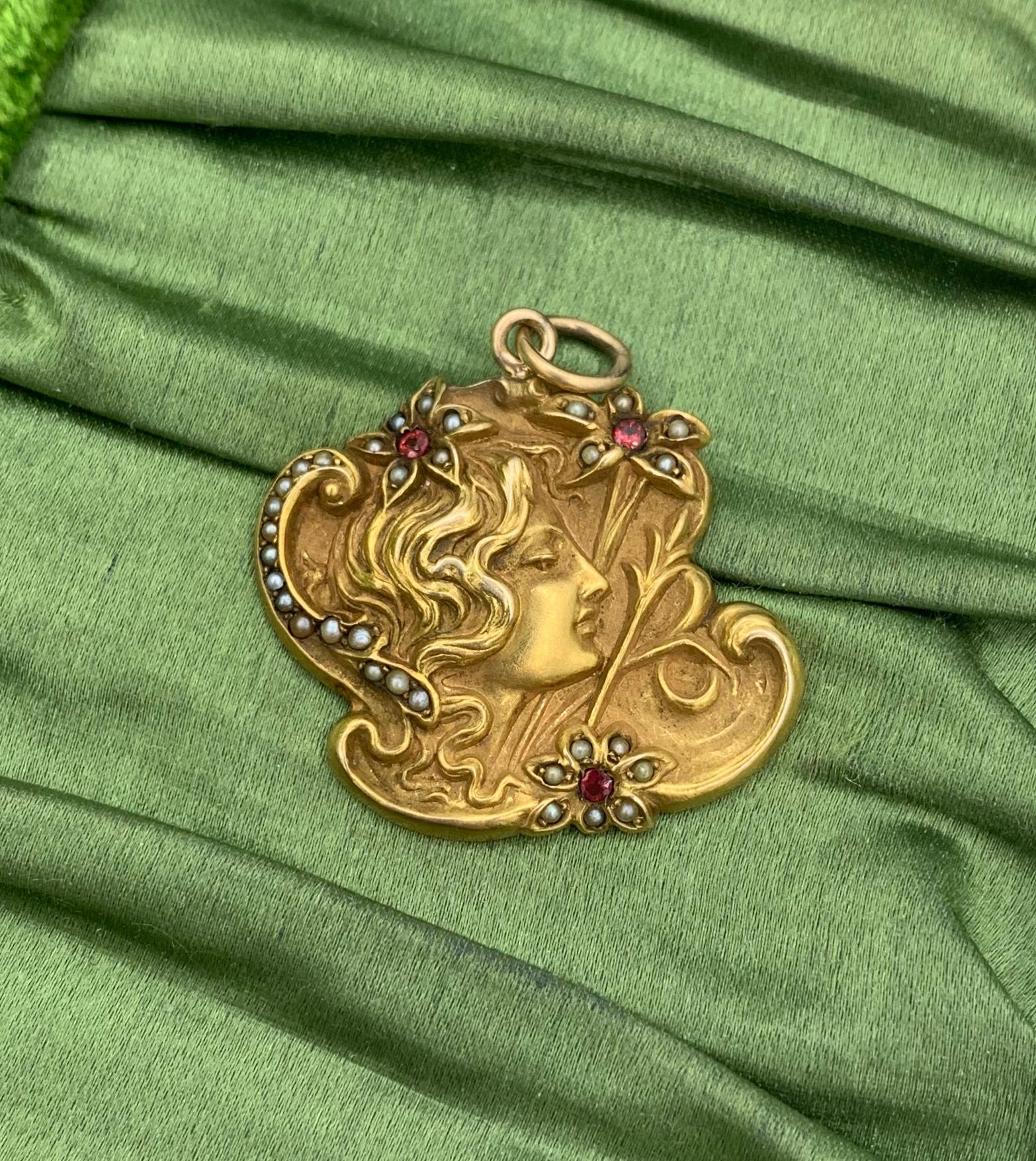 Rubin Perle Jugendstil Maid Blume Frau Göttin Anhänger 14K Gold Halskette im Zustand „Gut“ im Angebot in New York, NY