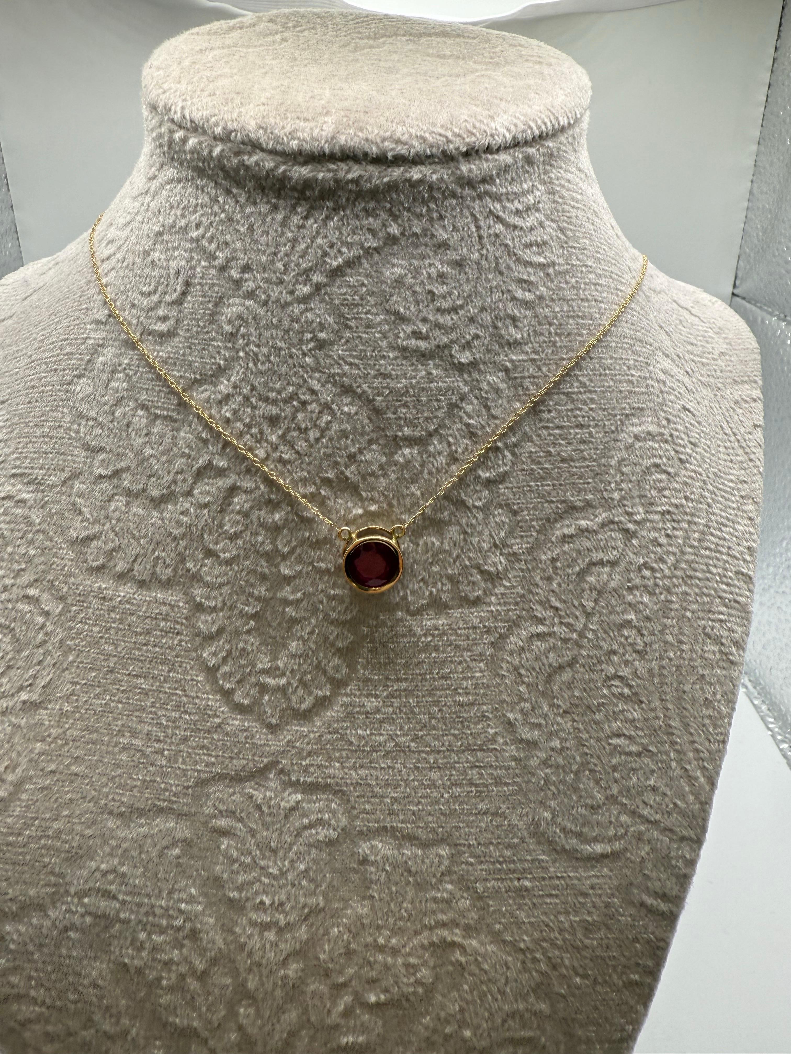 Ruby pendant necklace 8mm large ruby solitaire natural 10KT In Excellent Condition For Sale In Boca Raton, FL