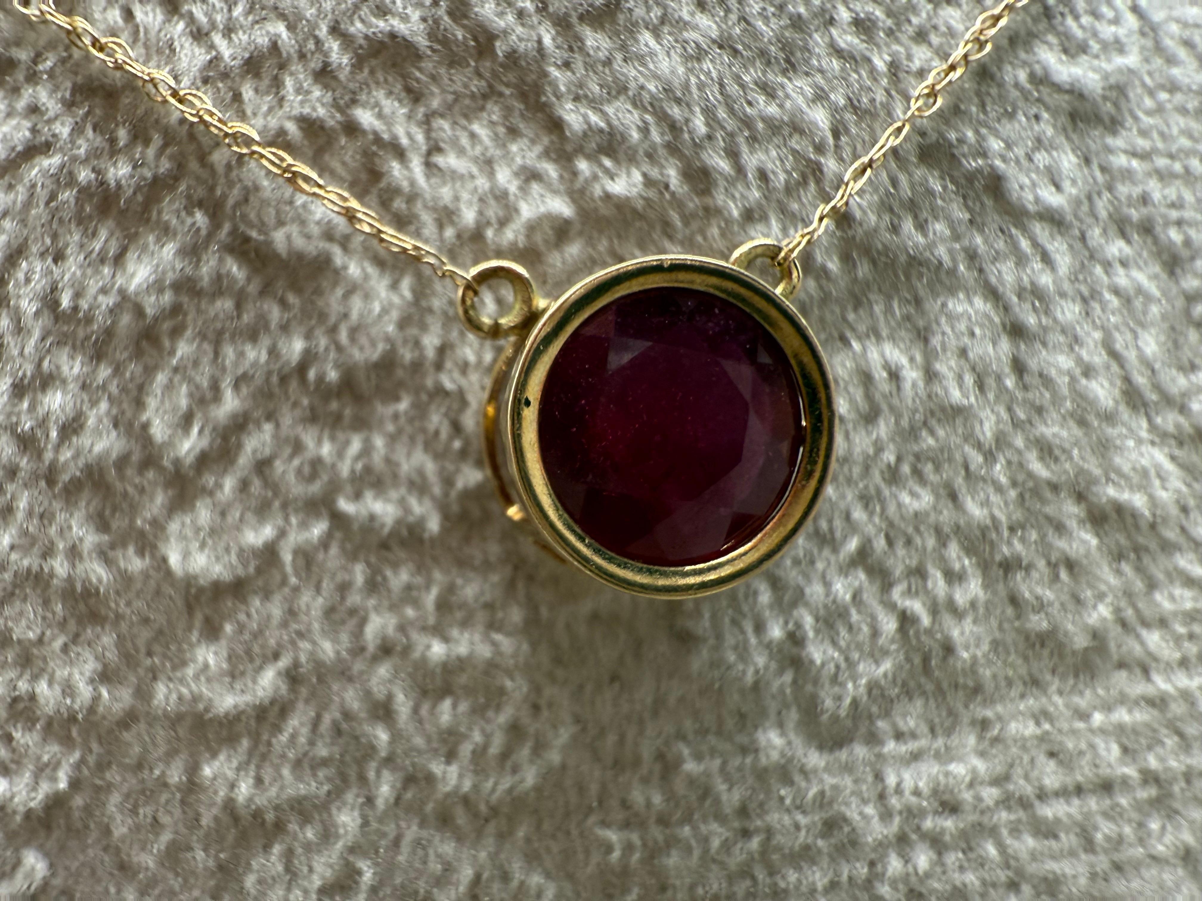 Women's or Men's Ruby pendant necklace 8mm large ruby solitaire natural 10KT For Sale