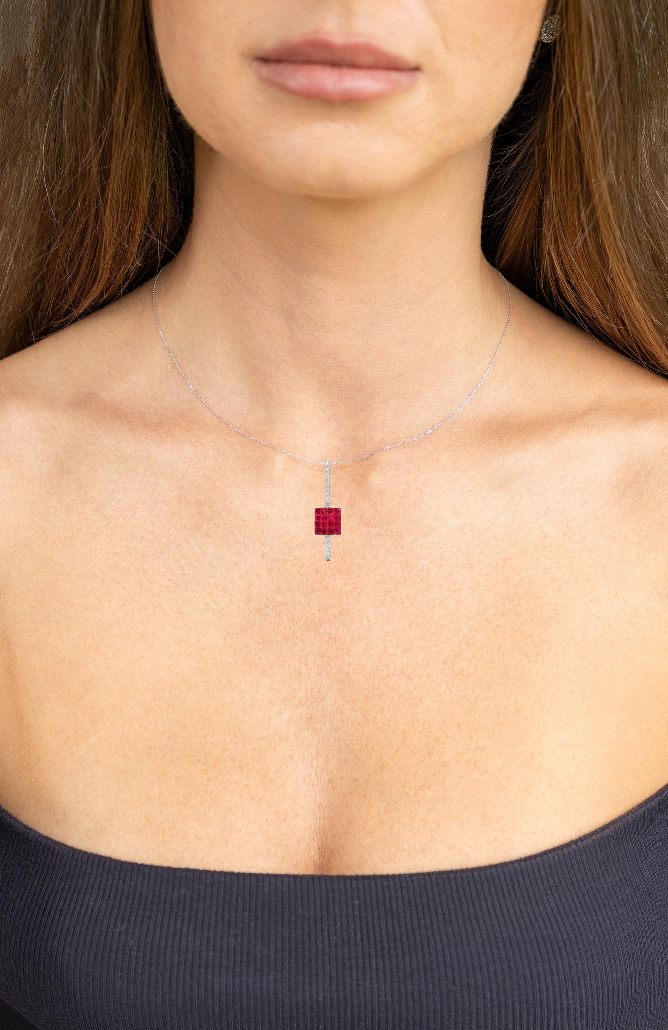 Contemporain Collier pendentif en or blanc 18 carats avec diamants de 2,34 carats en vente