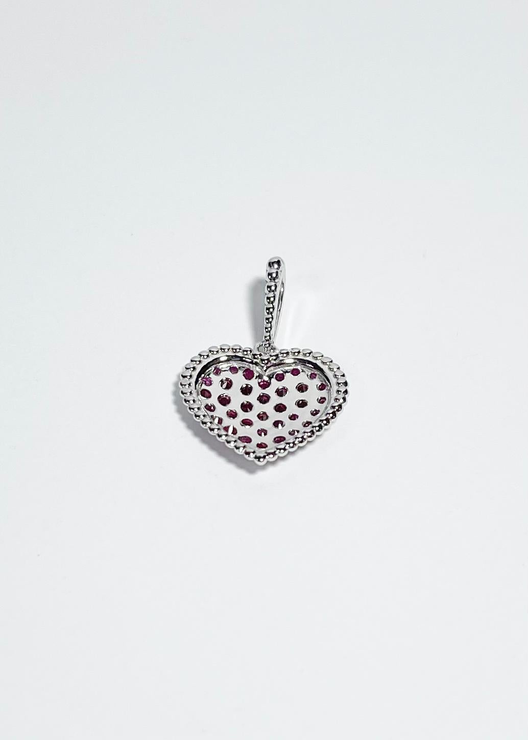 Pendentif en rubis serti dans des montures en or blanc 18K en vente 4