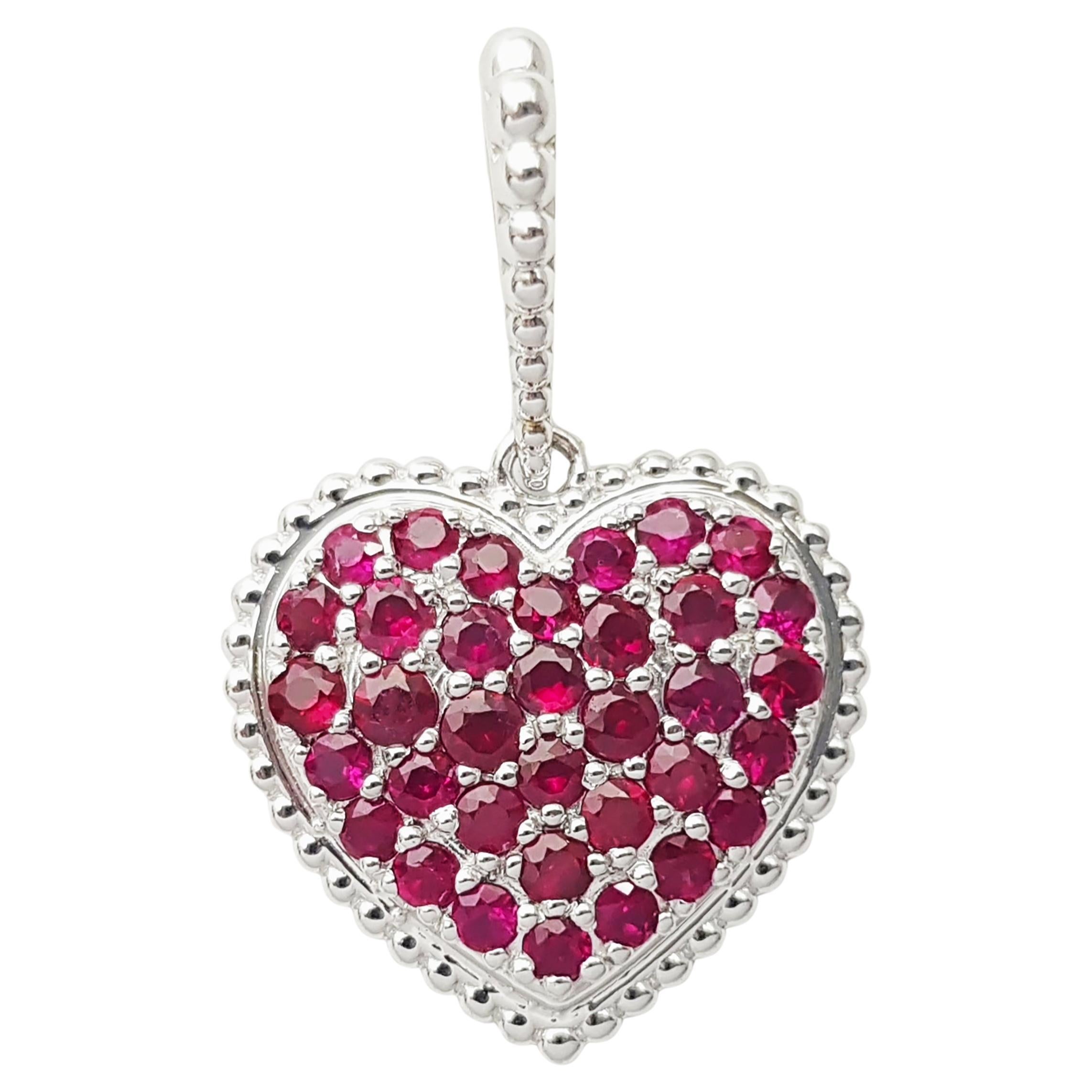 Ciondolo con rubino incastonato in oro bianco 18K