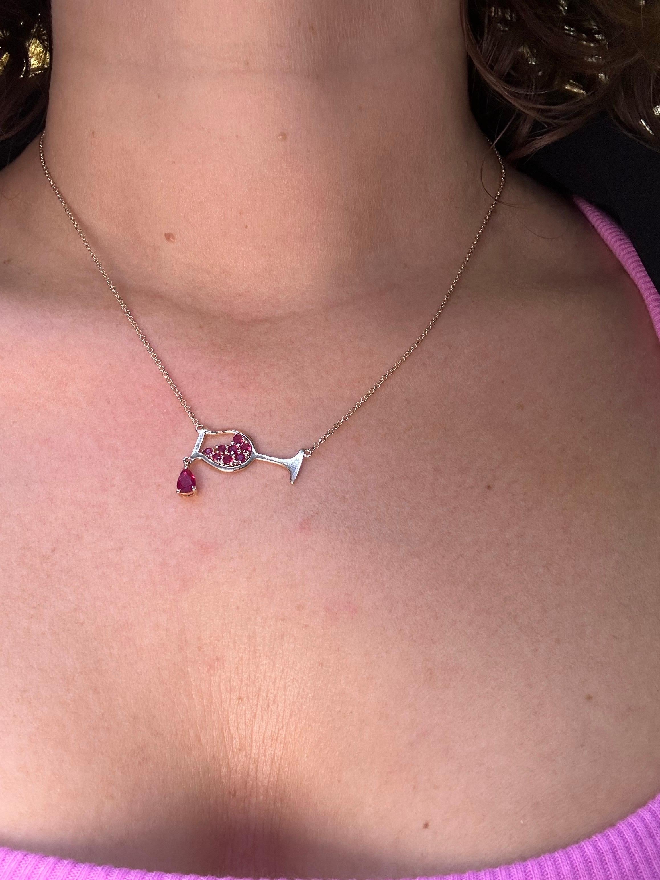 Pendentif en verre à vin or jaune 14 carats rubis NAURAL en vente 5