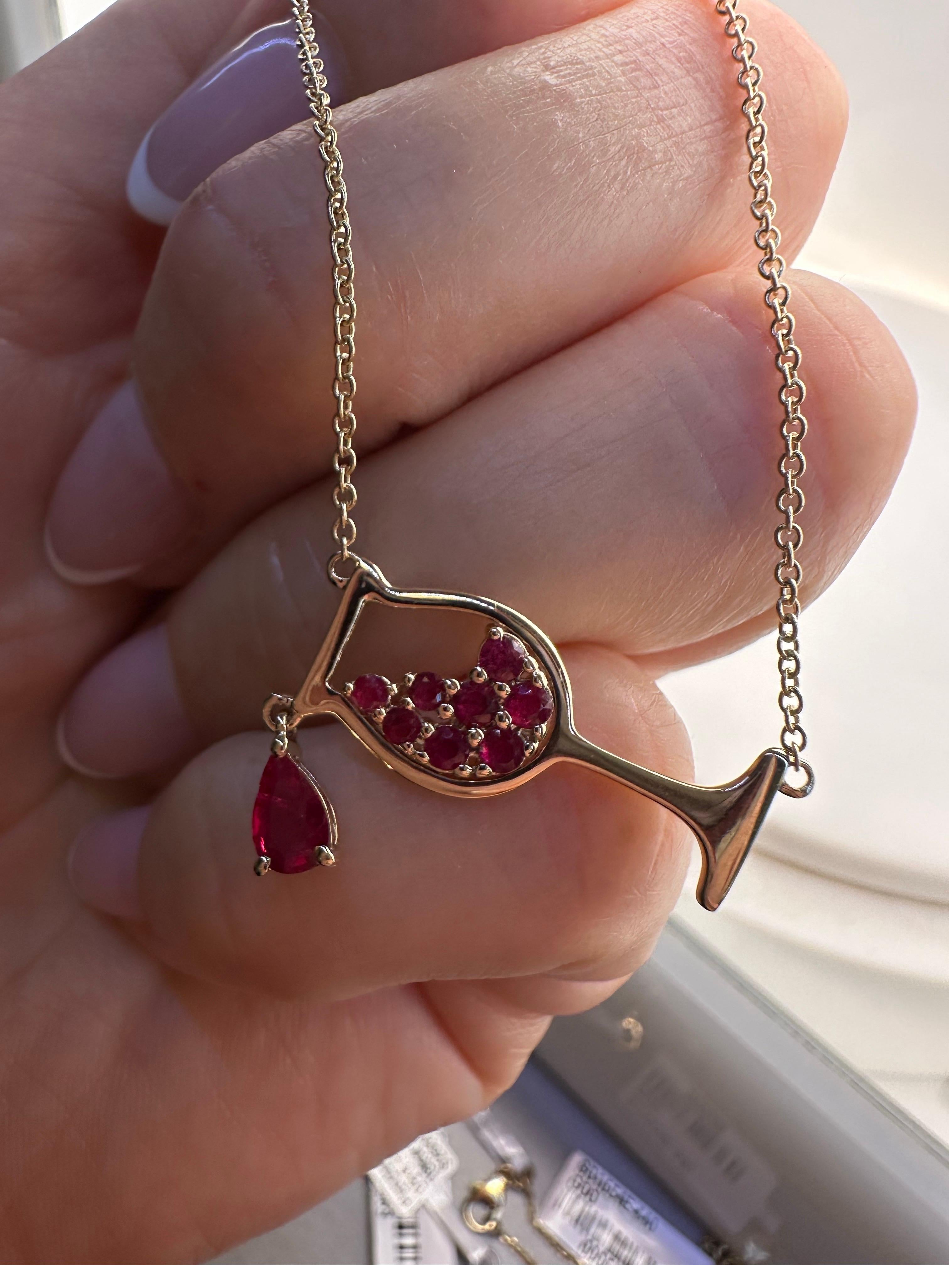 Taille brillant Pendentif en verre à vin or jaune 14 carats rubis NAURAL en vente