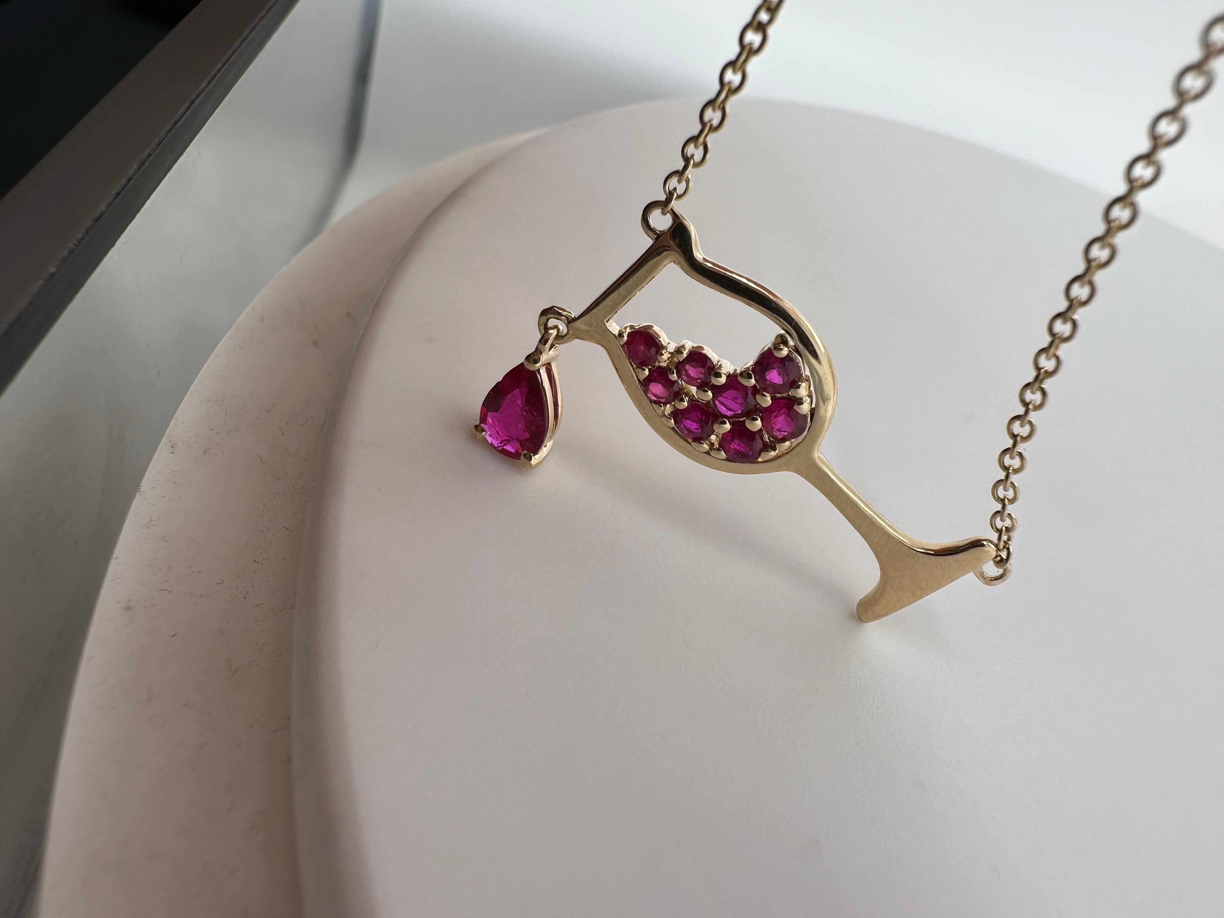 Pendentif en verre à vin or jaune 14 carats rubis NAURAL en vente 2