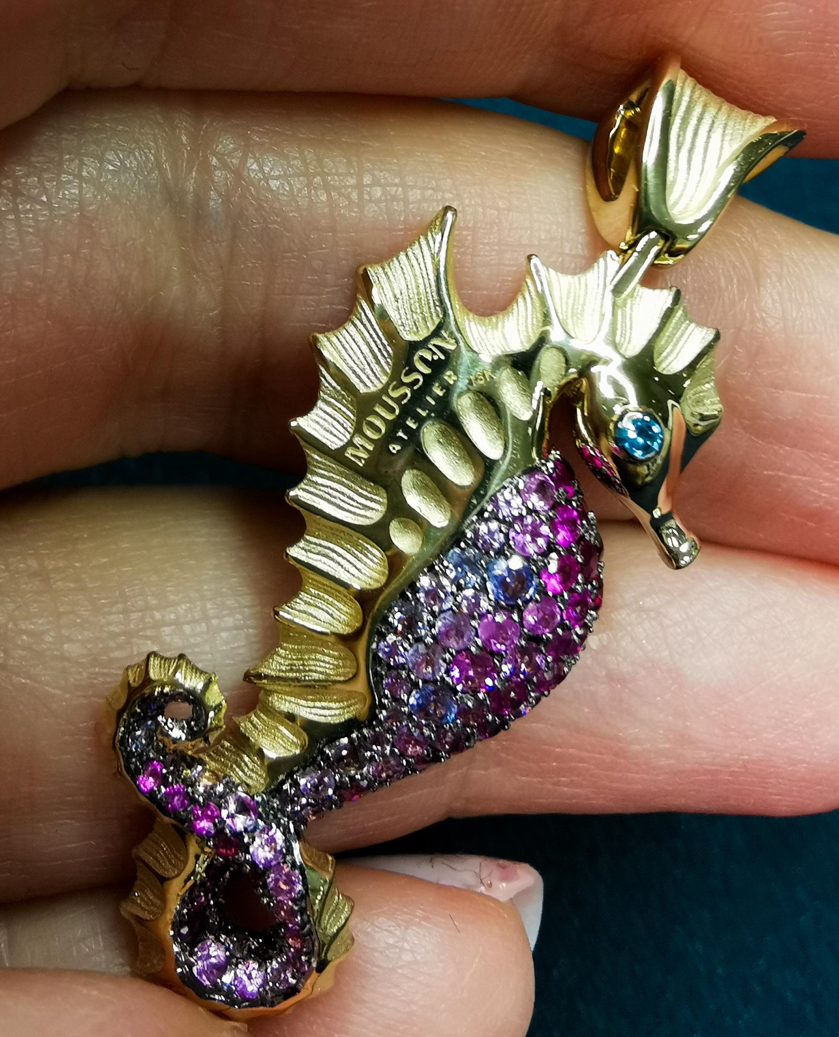 Ruby Pink Blue Sapphires 18 Karat Yellow Black Gold Sea Horse Pendant In New Condition For Sale In Bangkok, TH