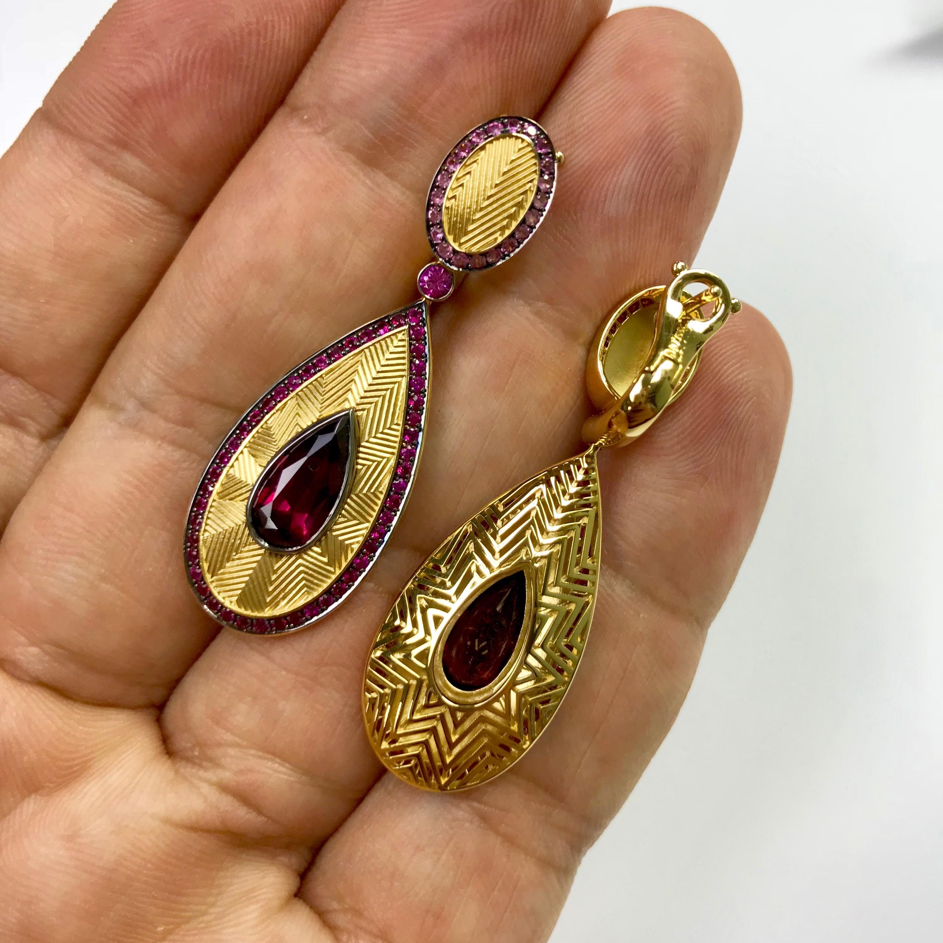 Pear Cut Ruby Pink Sapphire Rhodolite Garnet 18 Karat Yellow Gold Classical Earrings For Sale