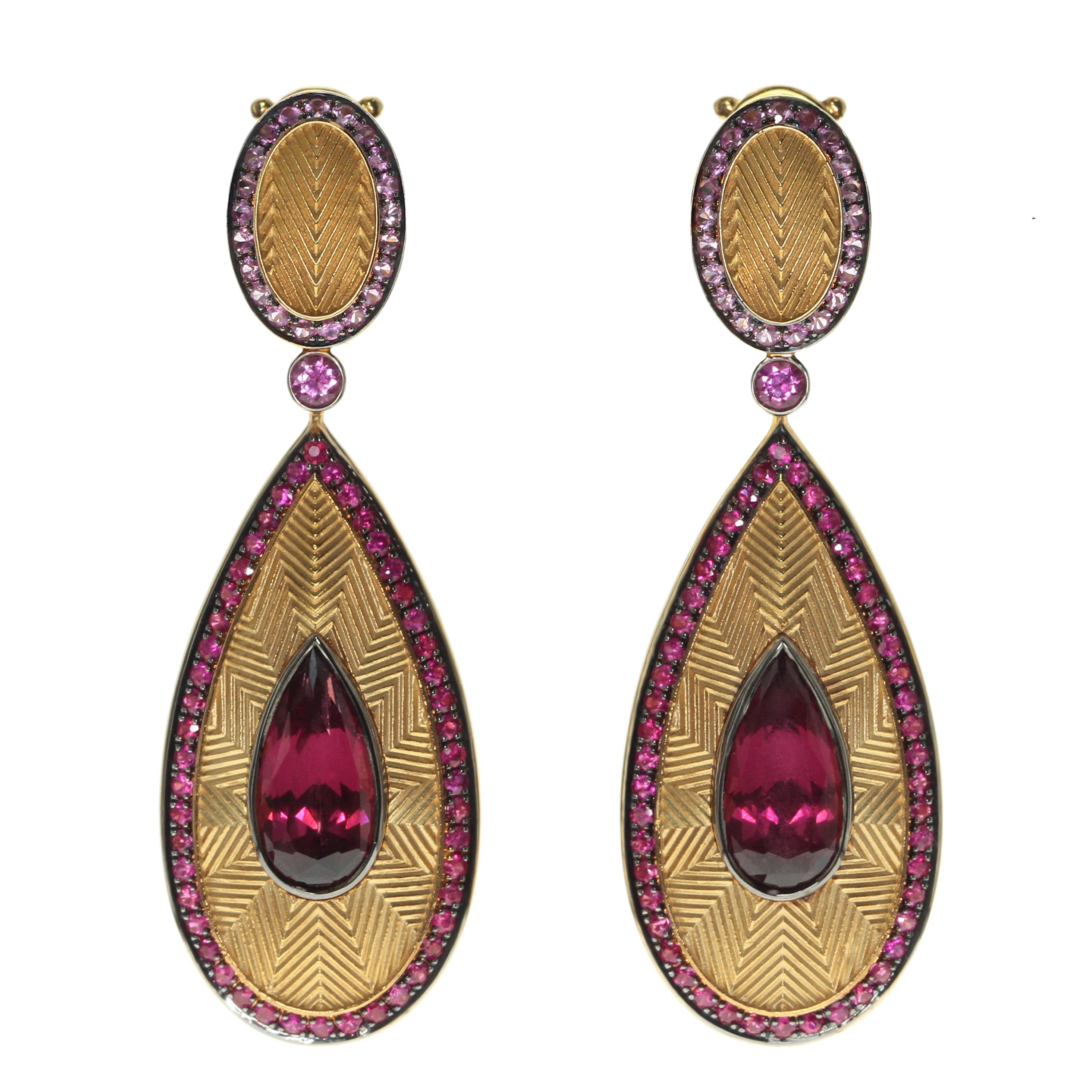 Boucles d'oreilles classiques en or jaune 18 carats avec rubis, saphir rose, rhodolite et grenat