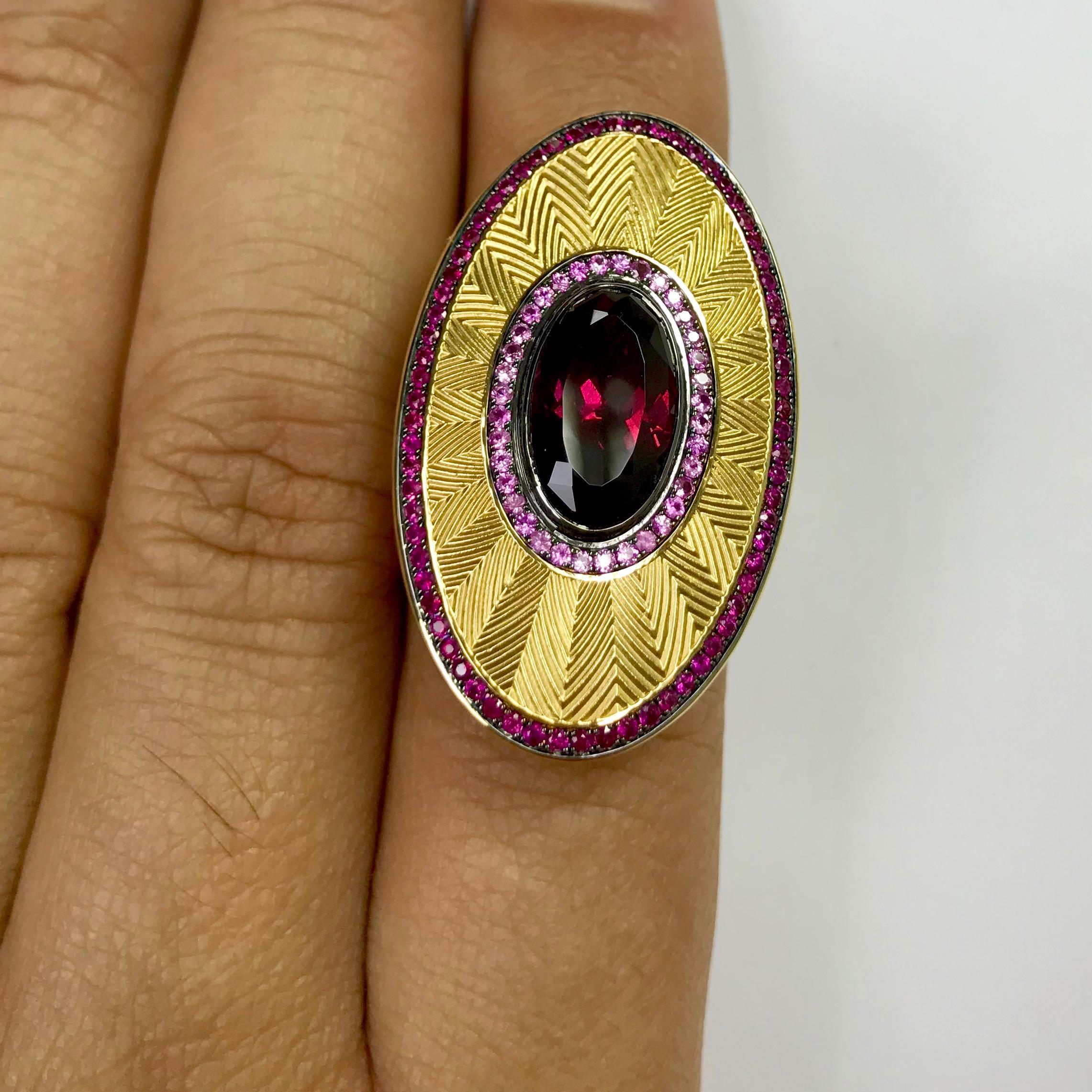 Ruby Pink Sapphire Rhodolite Garnet 18 Karat Yellow Gold Classical Ring For Sale 1