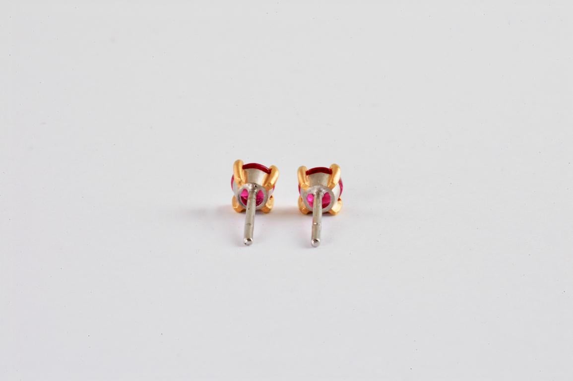 Contemporary Ruby Platinum Stud Earrings 1.12 Carat Total 22 Carat Gold Claws For Sale