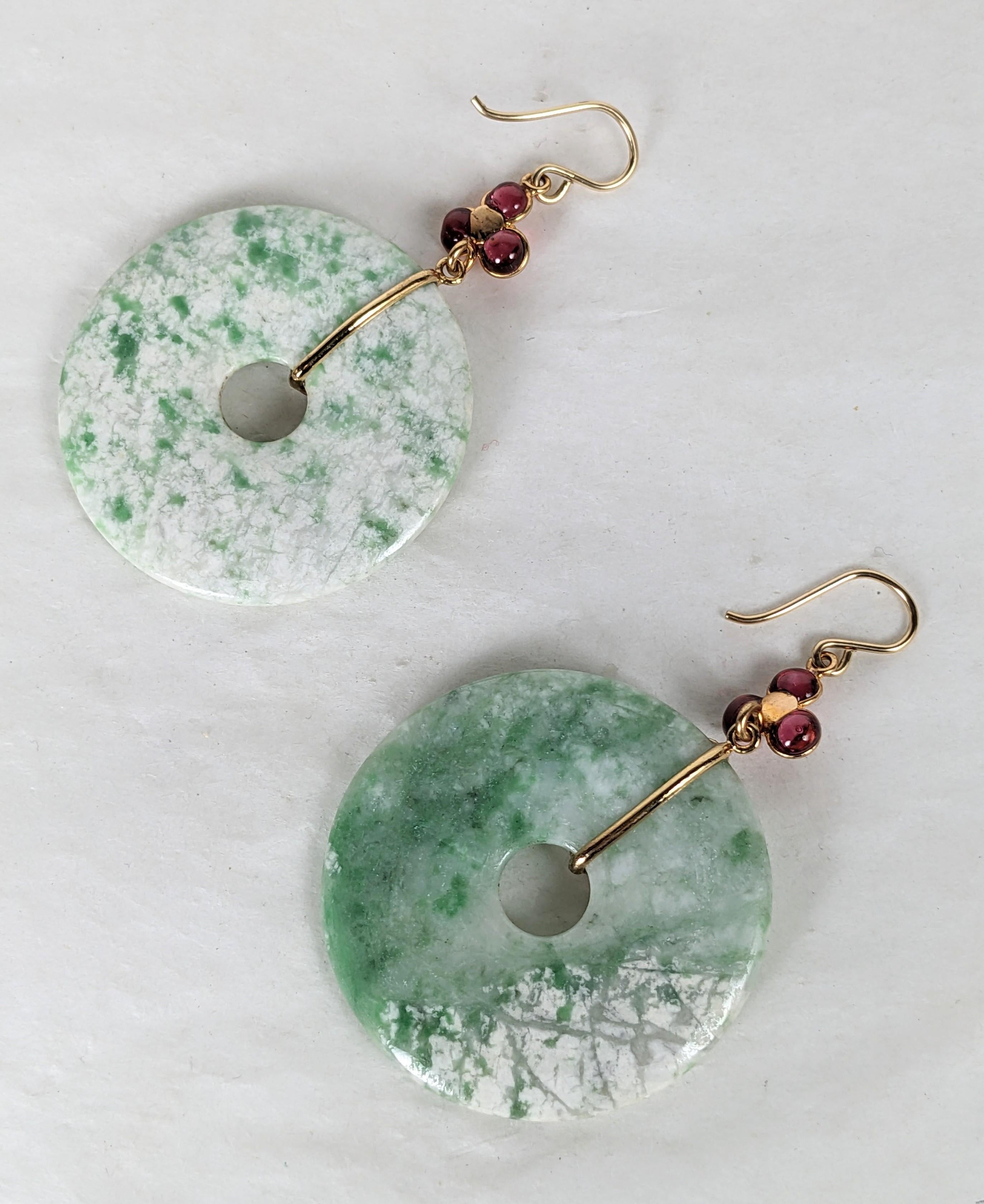Boucles d'oreilles bi-disques en verre coulé rubis et quartz jade, MWLC Unisexe en vente