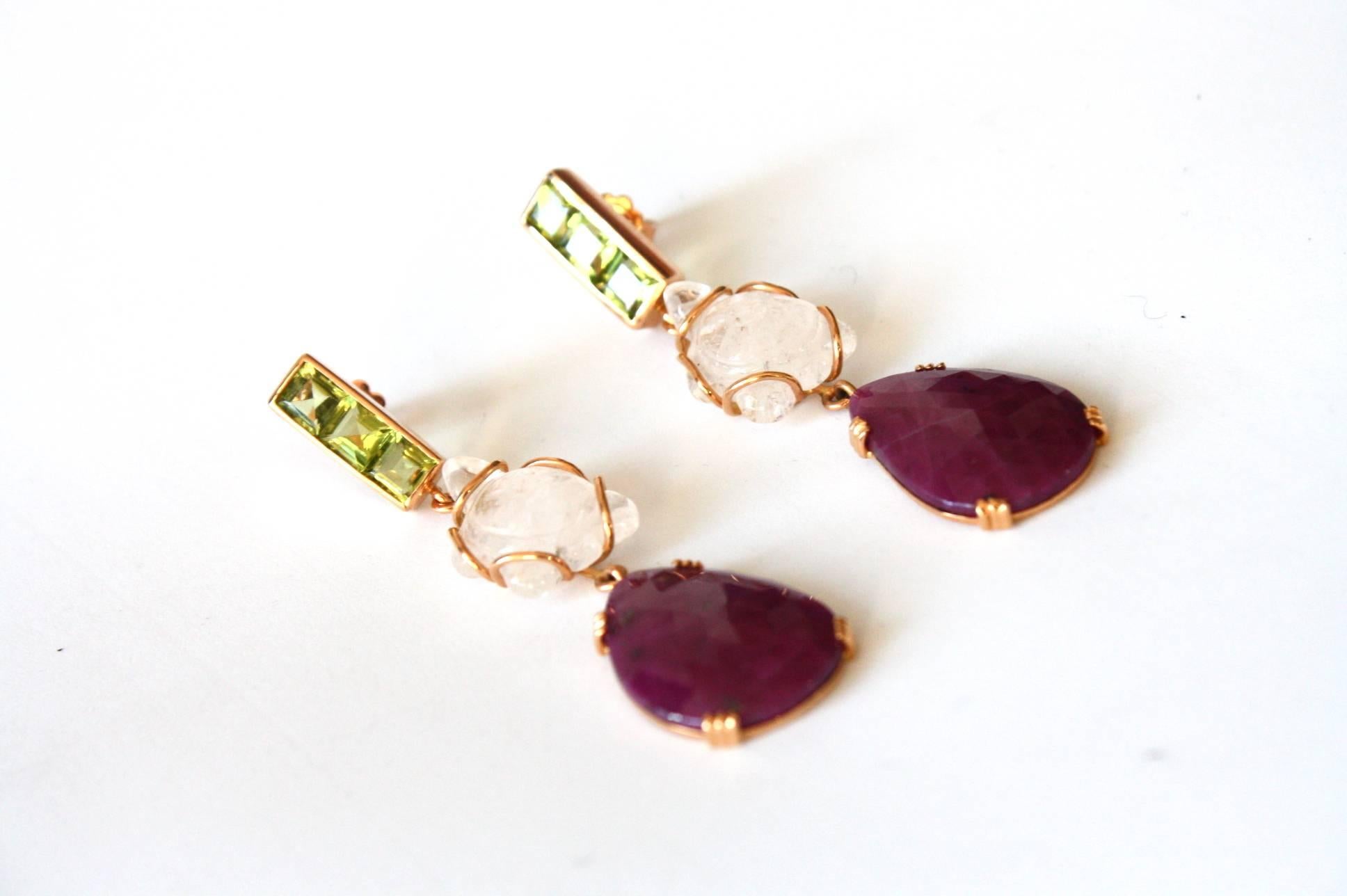 Fantastic earrings with Little Rock quartz turtle, peridot princess cut ruby cushions gold gr.12,30. weight 11,7gr long 6,5 cm
All Giulia Colussi jewelry is new and has never been previously owned or worn. Each item will arrive at your door