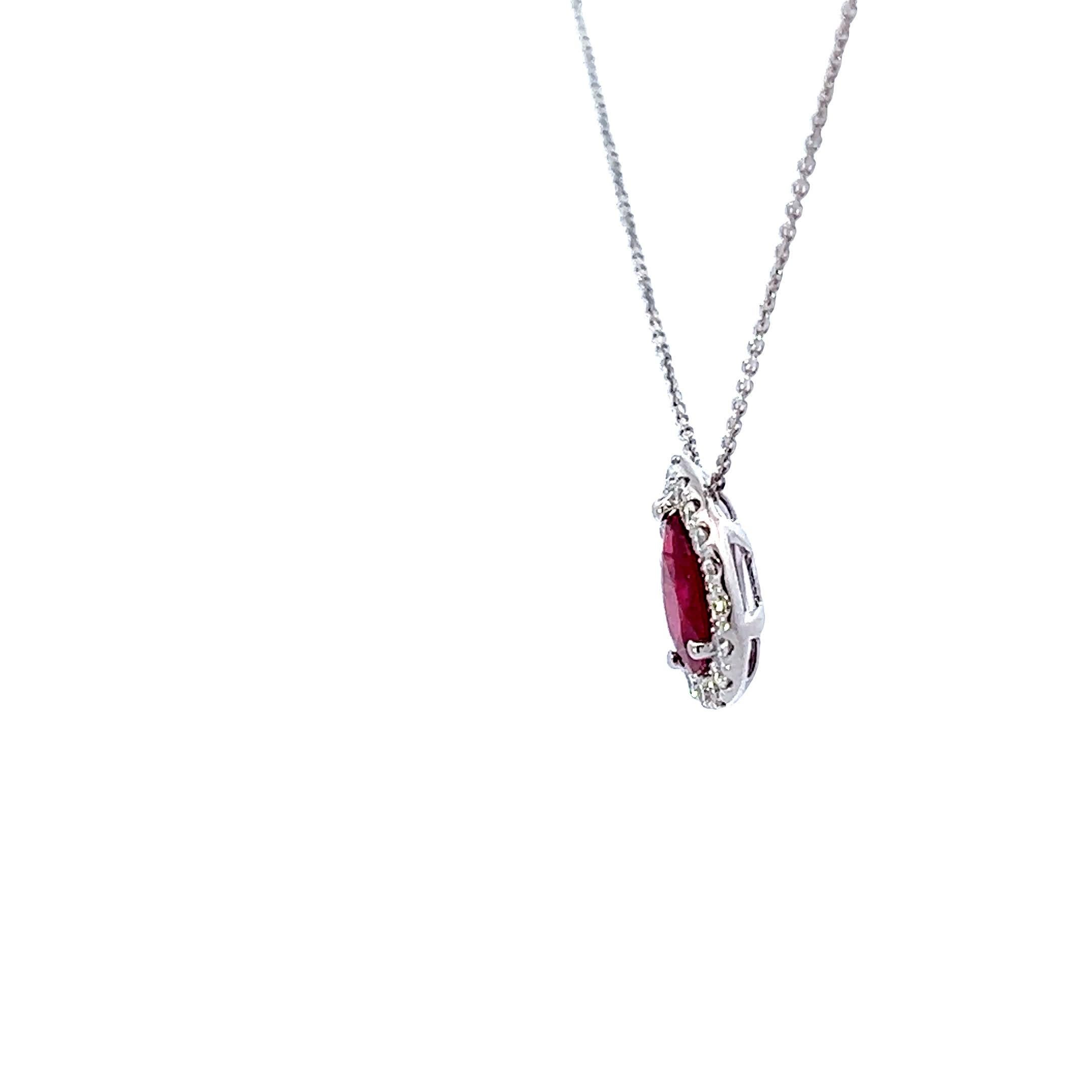 Donna Ciondolo con diamante Ruby Radiance in vendita