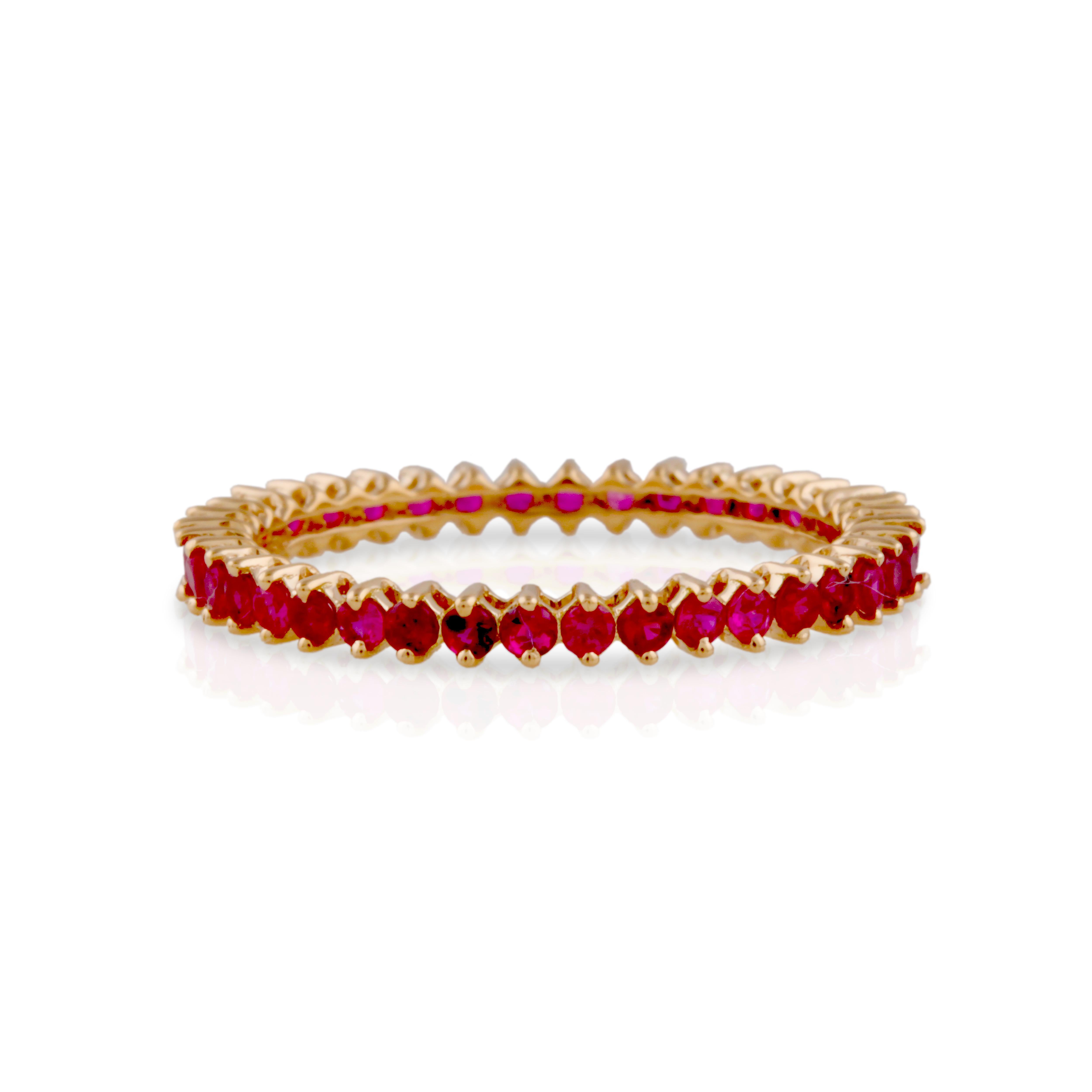 La bague Tresor Beautiful Ring contient 0,73 carats de rubis. Les bagues sont une ode à la beauté luxueuse et classique, avec des pierres précieuses étincelantes et des teintes féminines. Leur design contemporain et moderne les rend parfaits et