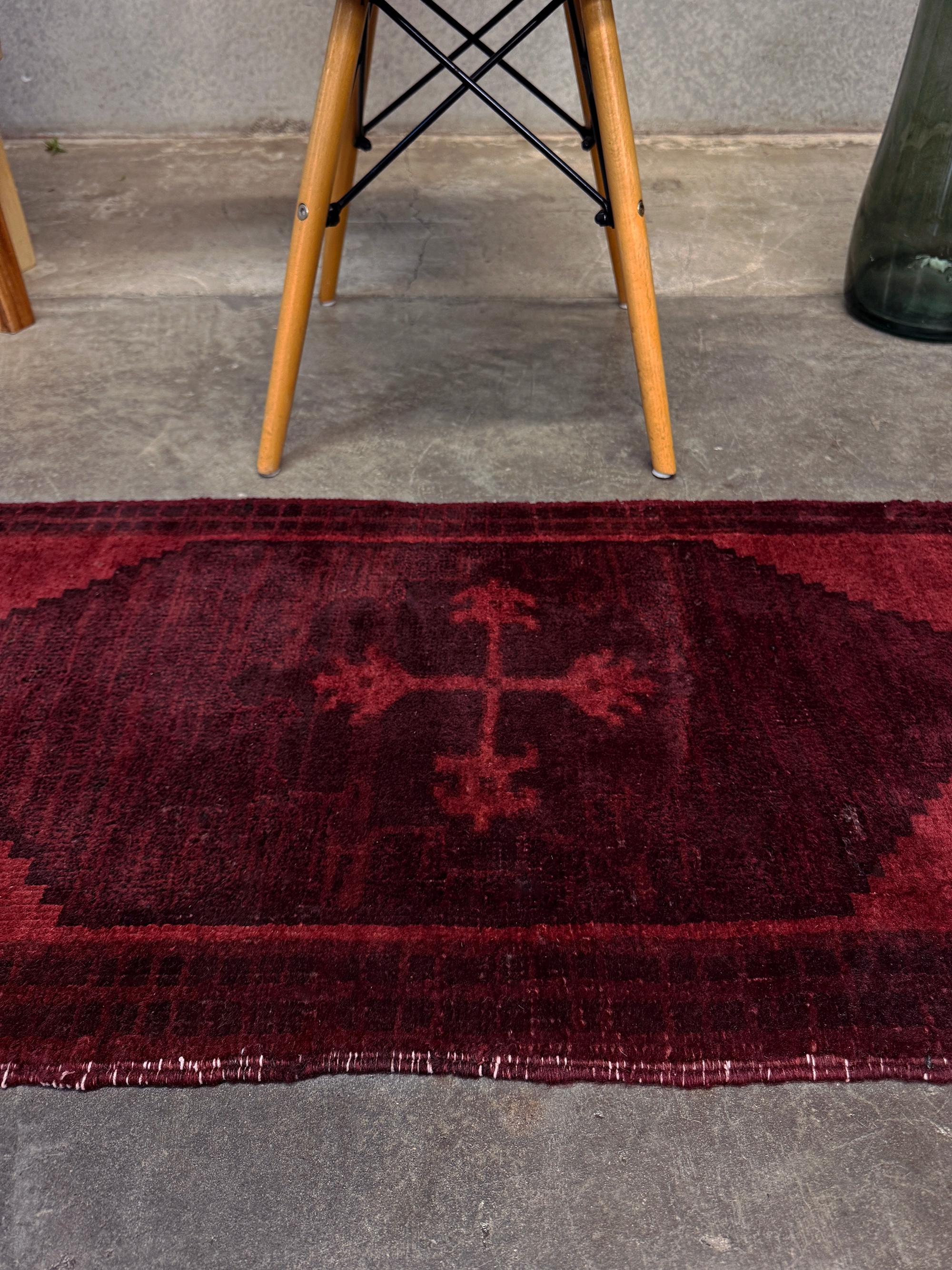 Turco Ruby Red Anatolian Mini Rug • Handmade Turkish Bathmat / Doormat • 18x40 in vendita