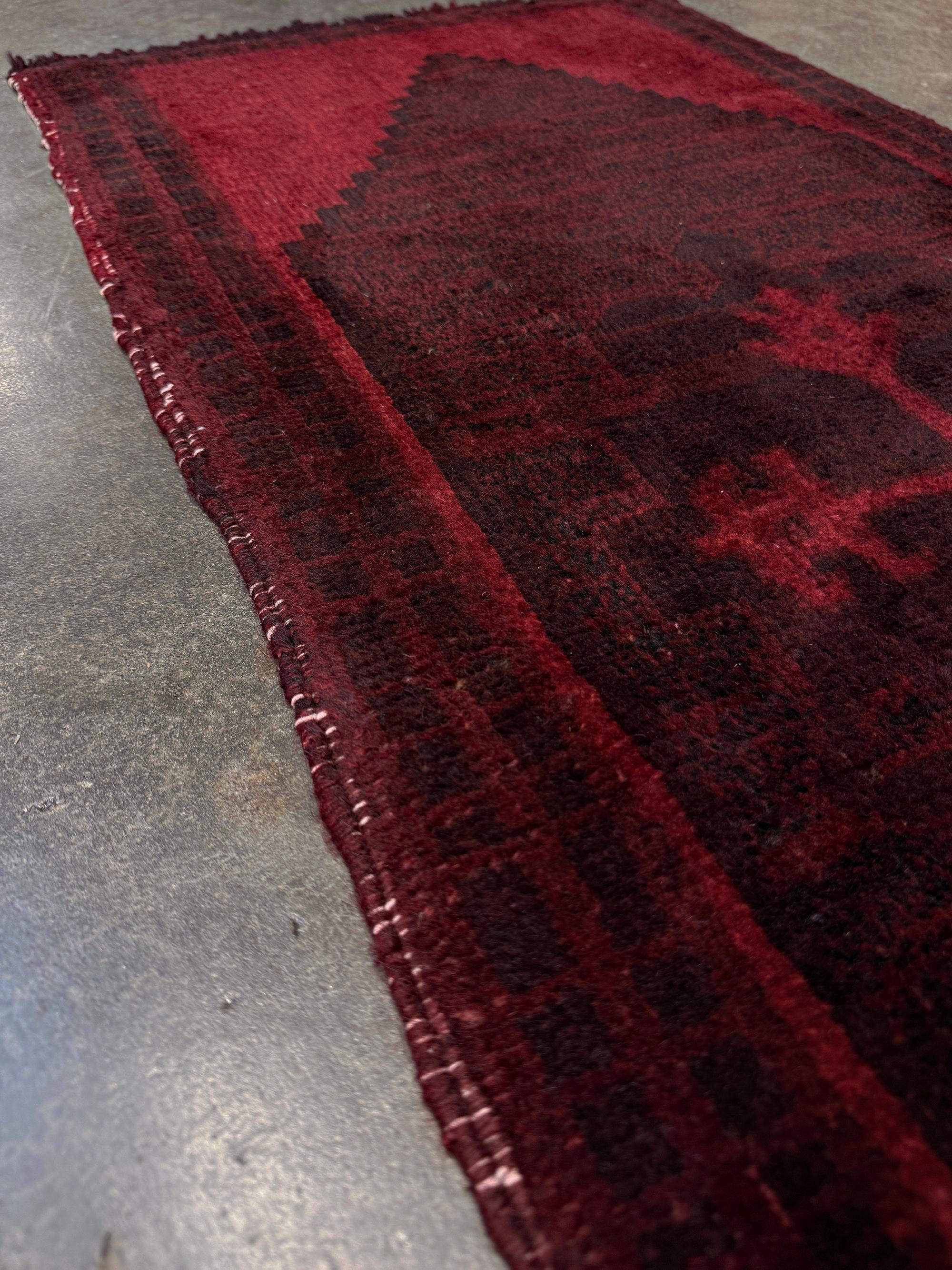 Ruby Red Anatolian Mini Rug • Handmade Turkish Bathmat / Doormat • 18x40 In condizioni buone in vendita a Burlingame, CA