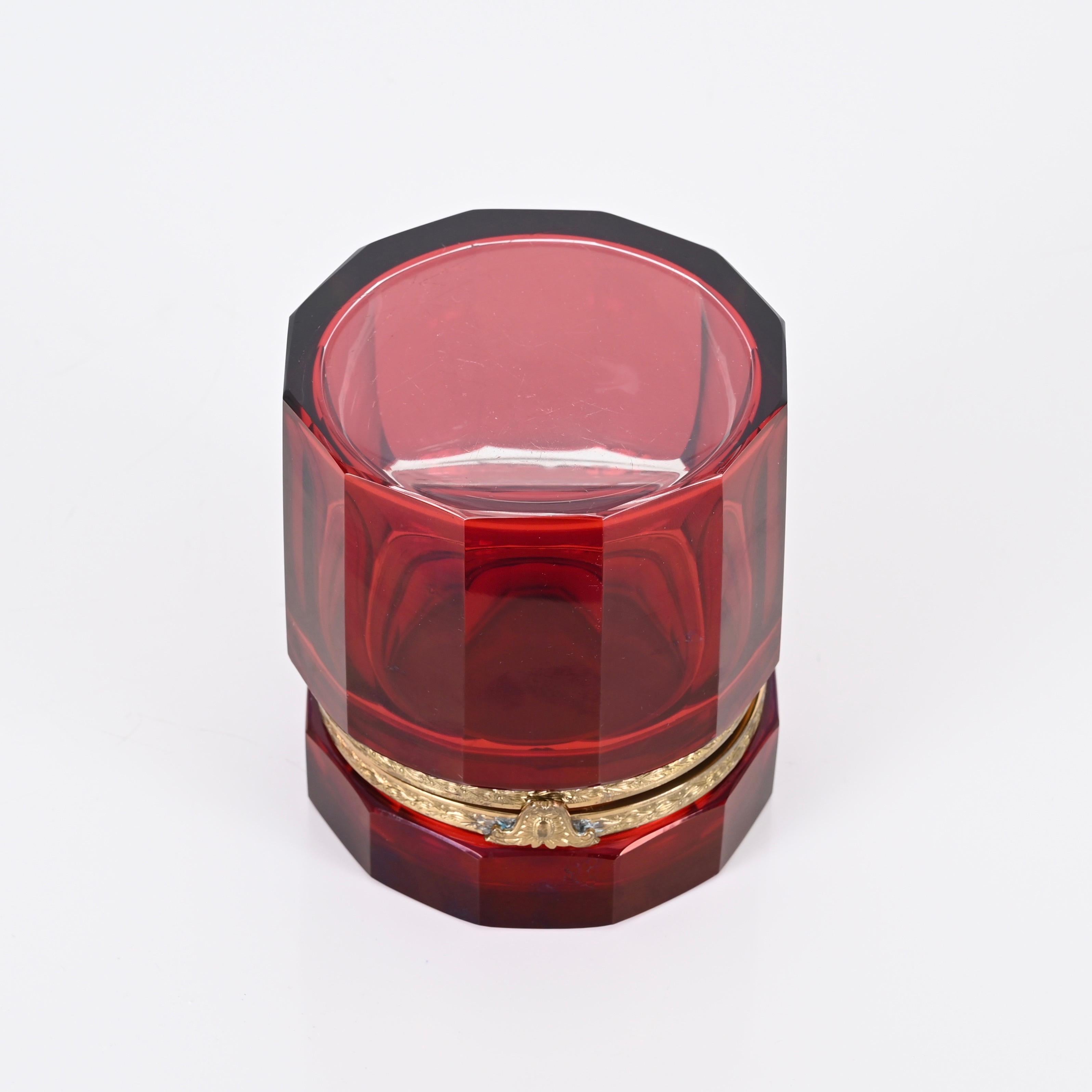 Boîte à bijoux en verre de Murano à facettes rouge rubis et argent doré, Italie des années 1920 en vente 5