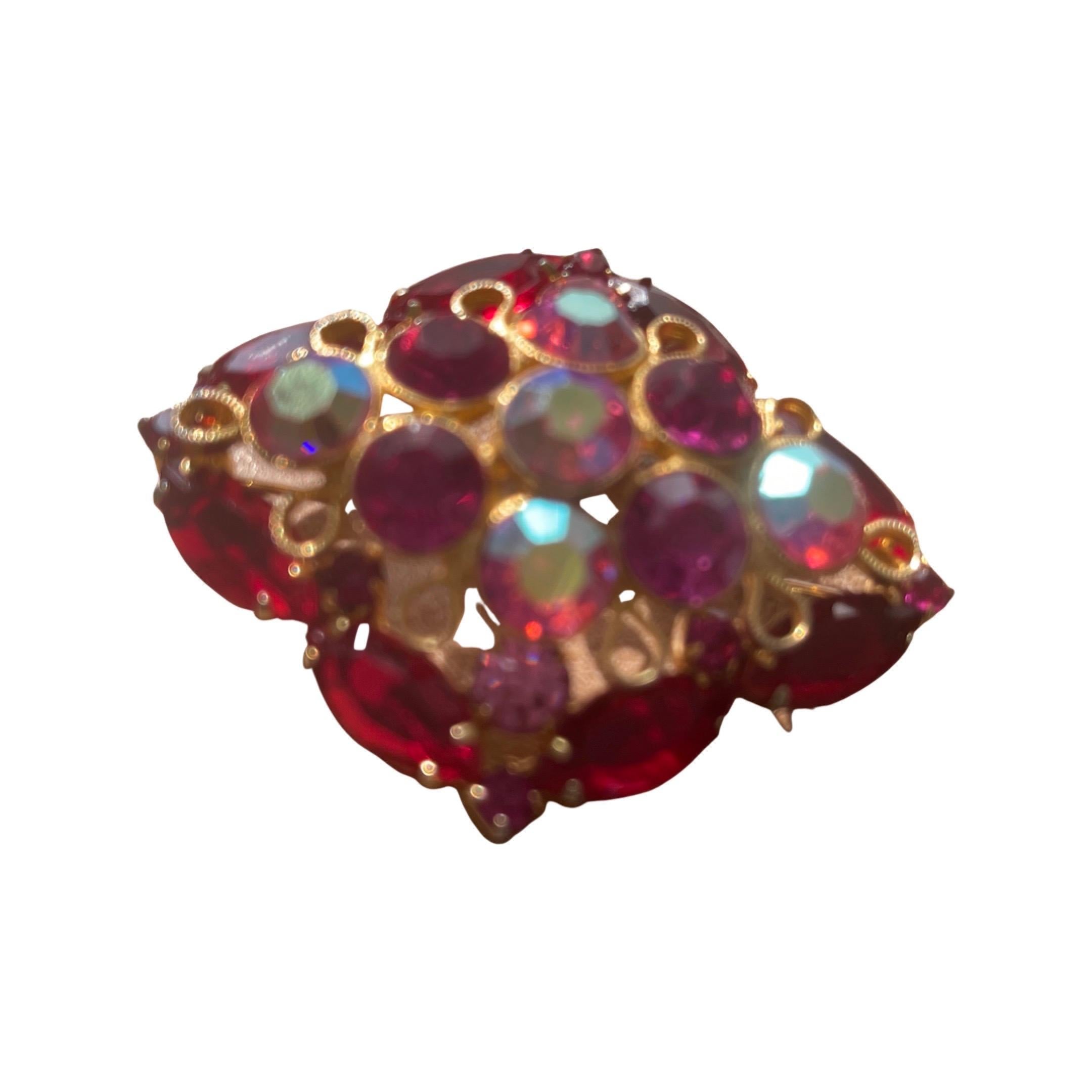 Ruby Red and Rose Pink Multifaceted Rhinestone Brooch. Circa. 1955's - 1959 For Sale 3