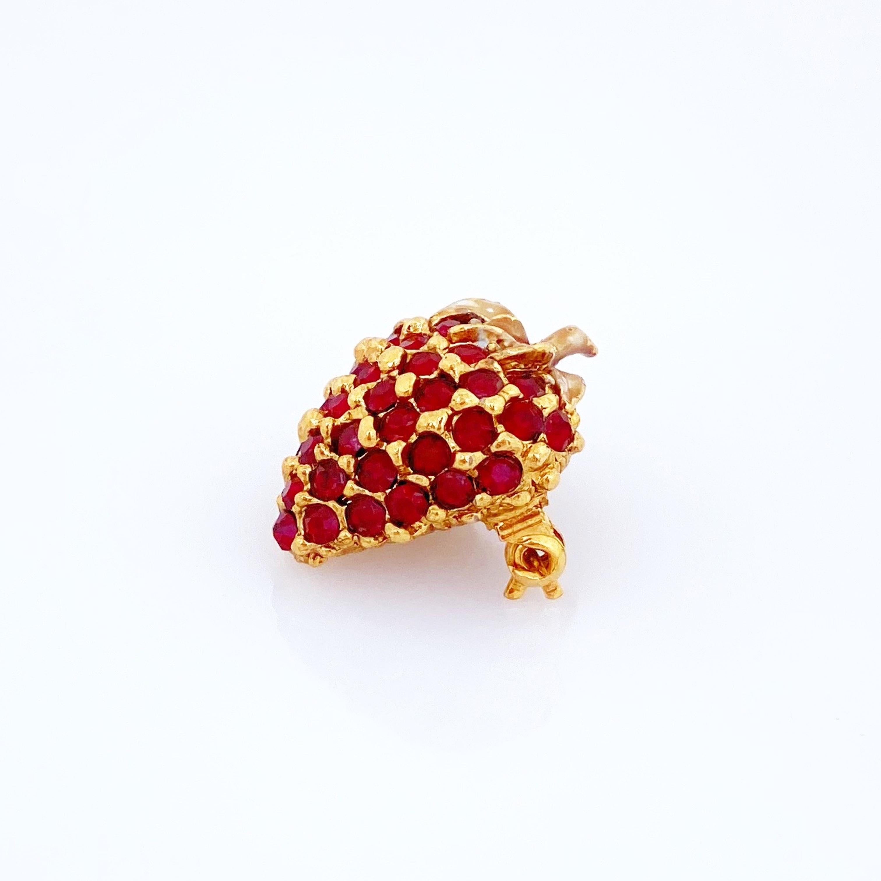 Ruby Red Crystal Pavé Strawberry Brooch By Ciner, 1960s In Good Condition In McKinney, TX