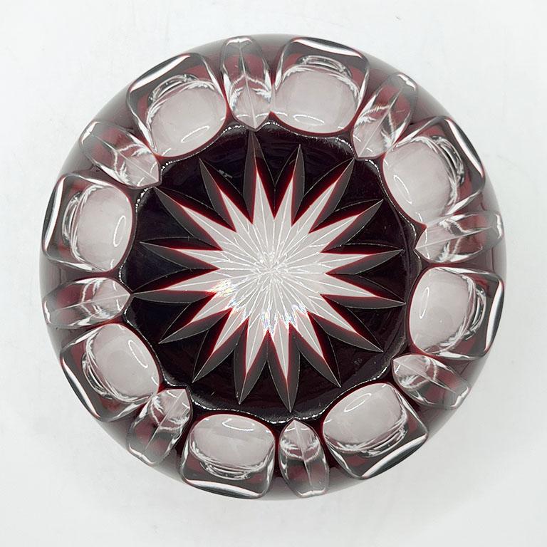 Plato de Caramelos de Cristal de Plomo Húngaro Tallado a Transparente Rojo Rubí Hungría siglo XX en venta