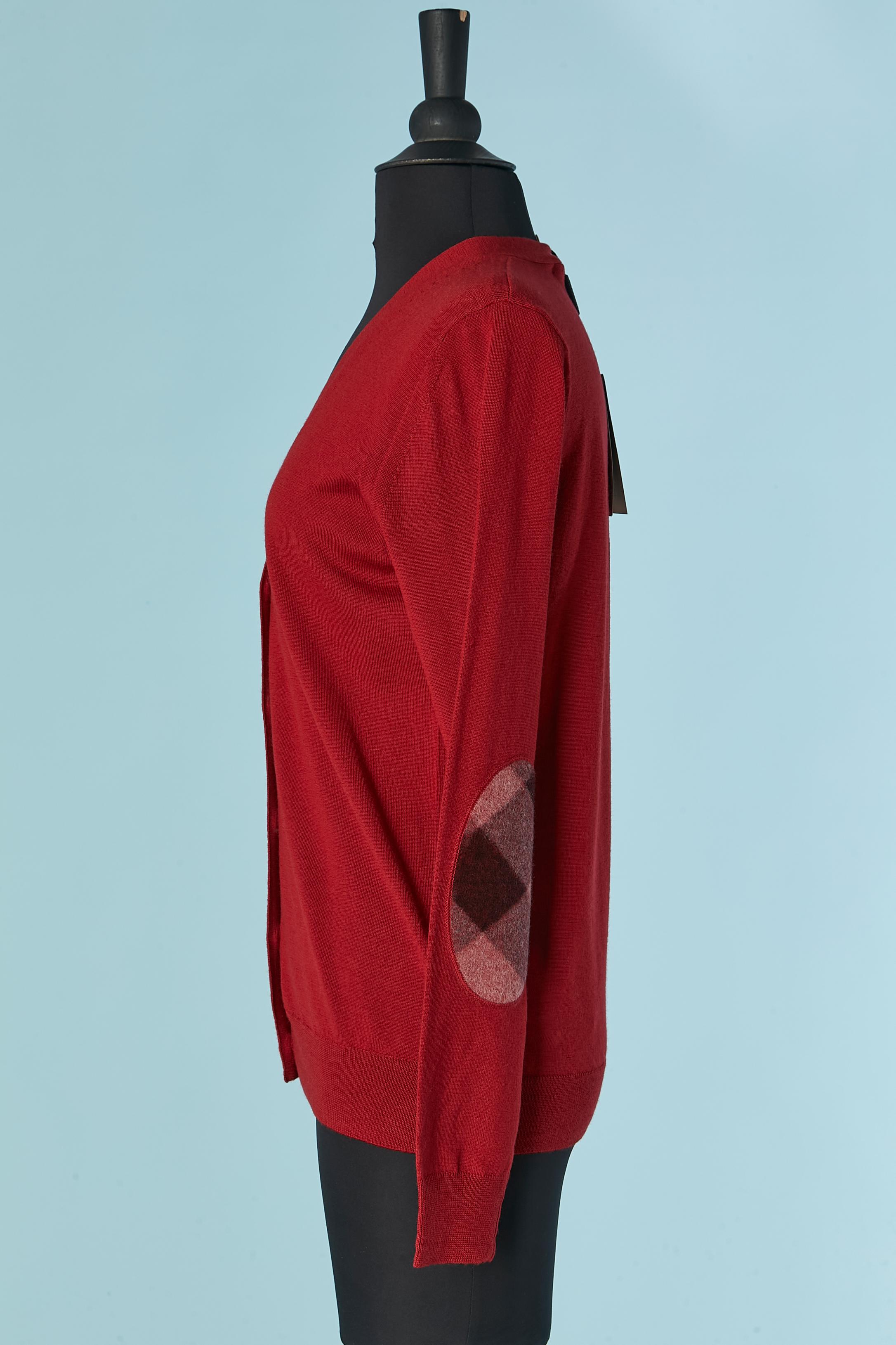 Rouge Cardigan BURBERRY BRIT rouge rubis en laine mérinos, neuf en vente