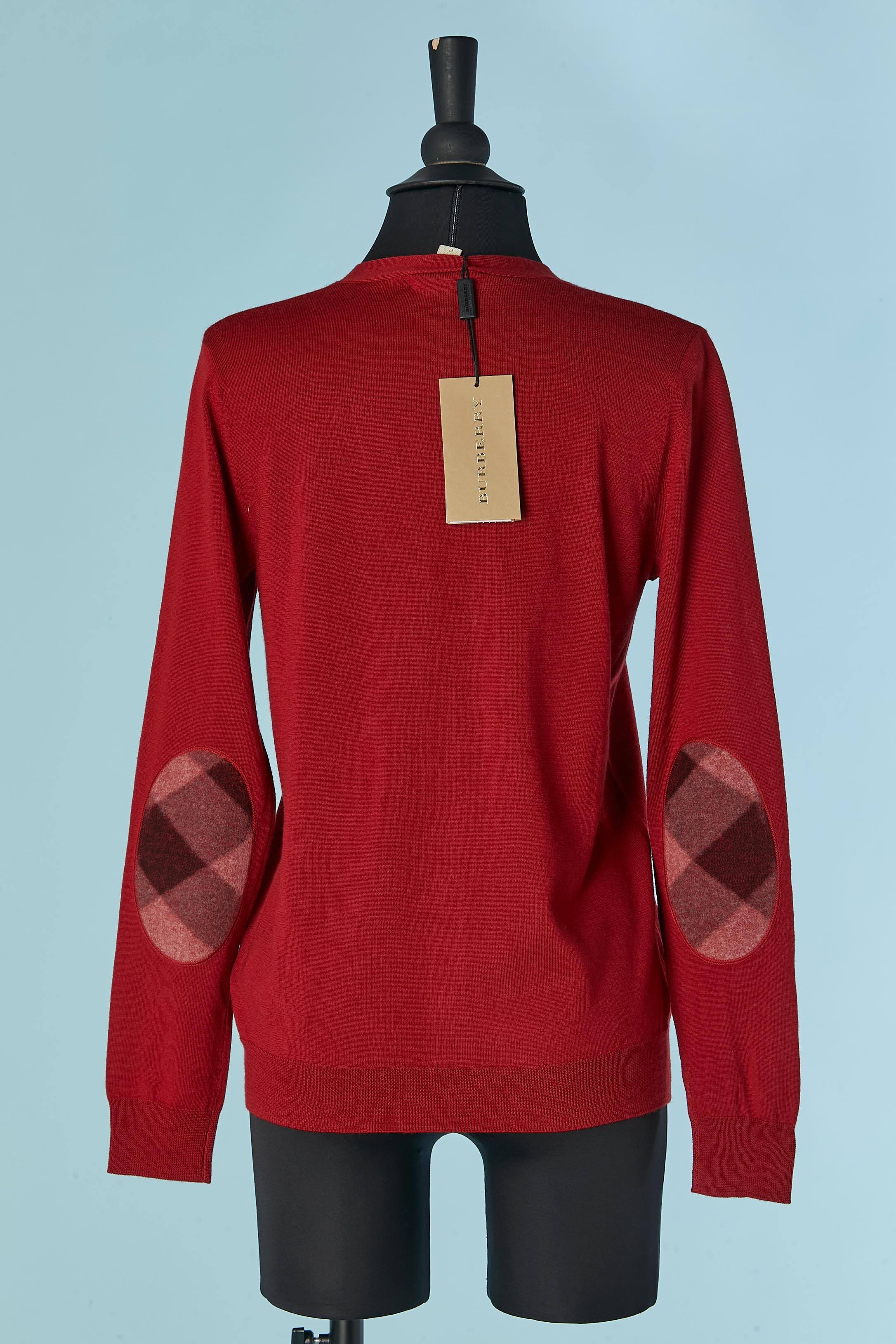 Cardigan BURBERRY BRIT rouge rubis en laine mérinos, neuf Neuf - En vente à Saint-Ouen-Sur-Seine, FR