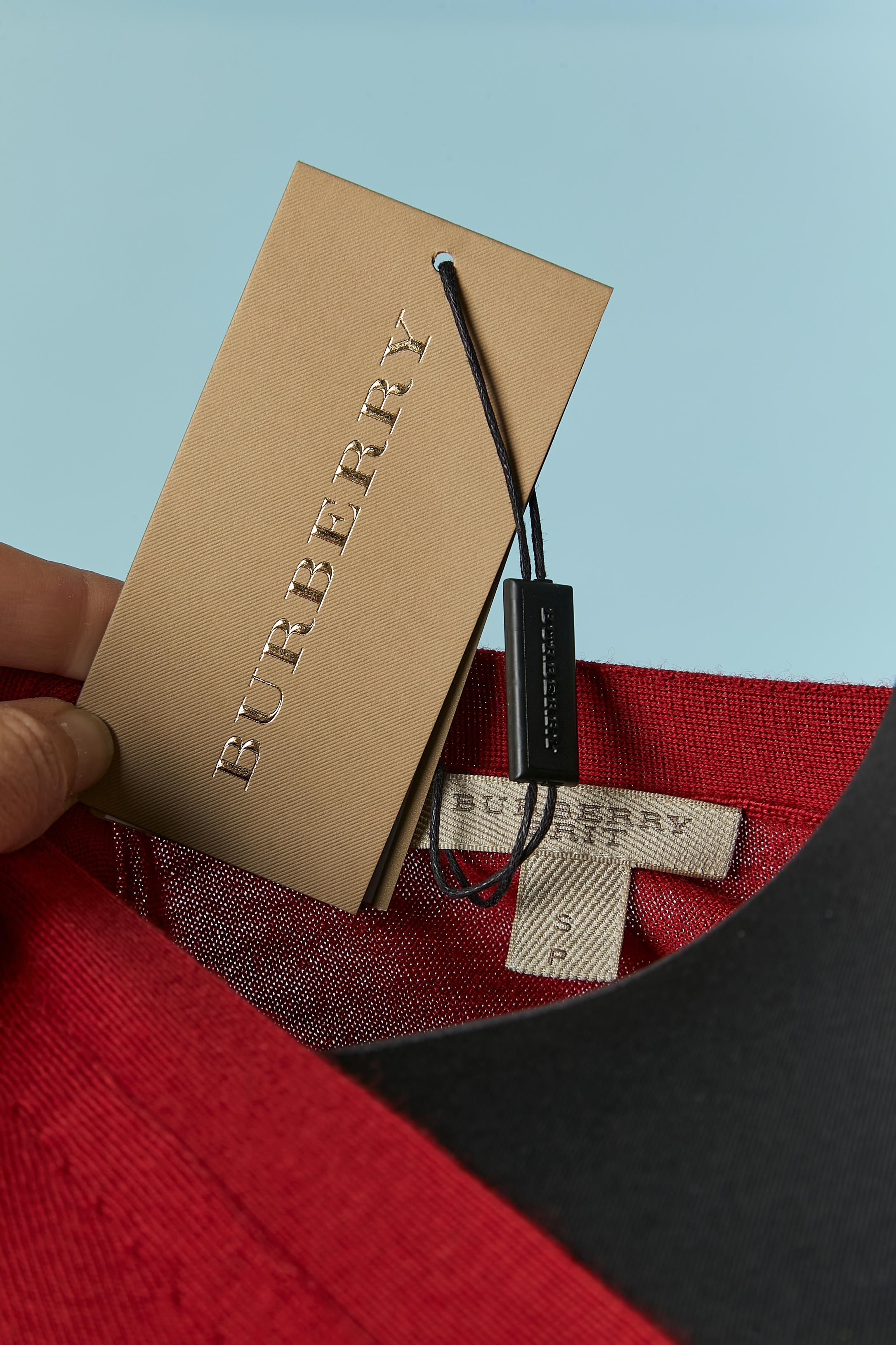 Cardigan BURBERRY BRIT rouge rubis en laine mérinos, neuf en vente 1