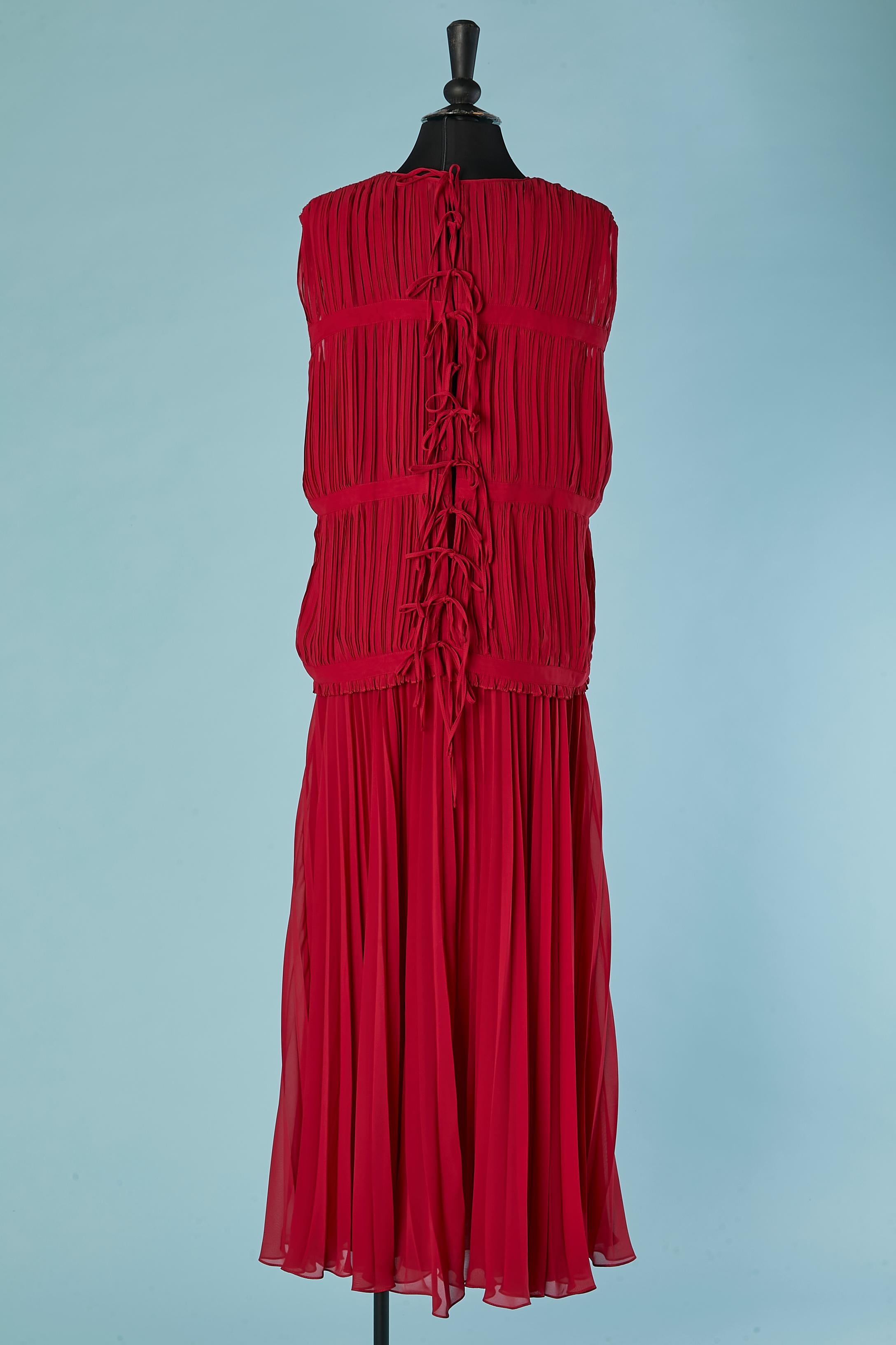 Donna Top e gonna a pieghe rosso rubino &New Rochas in vendita