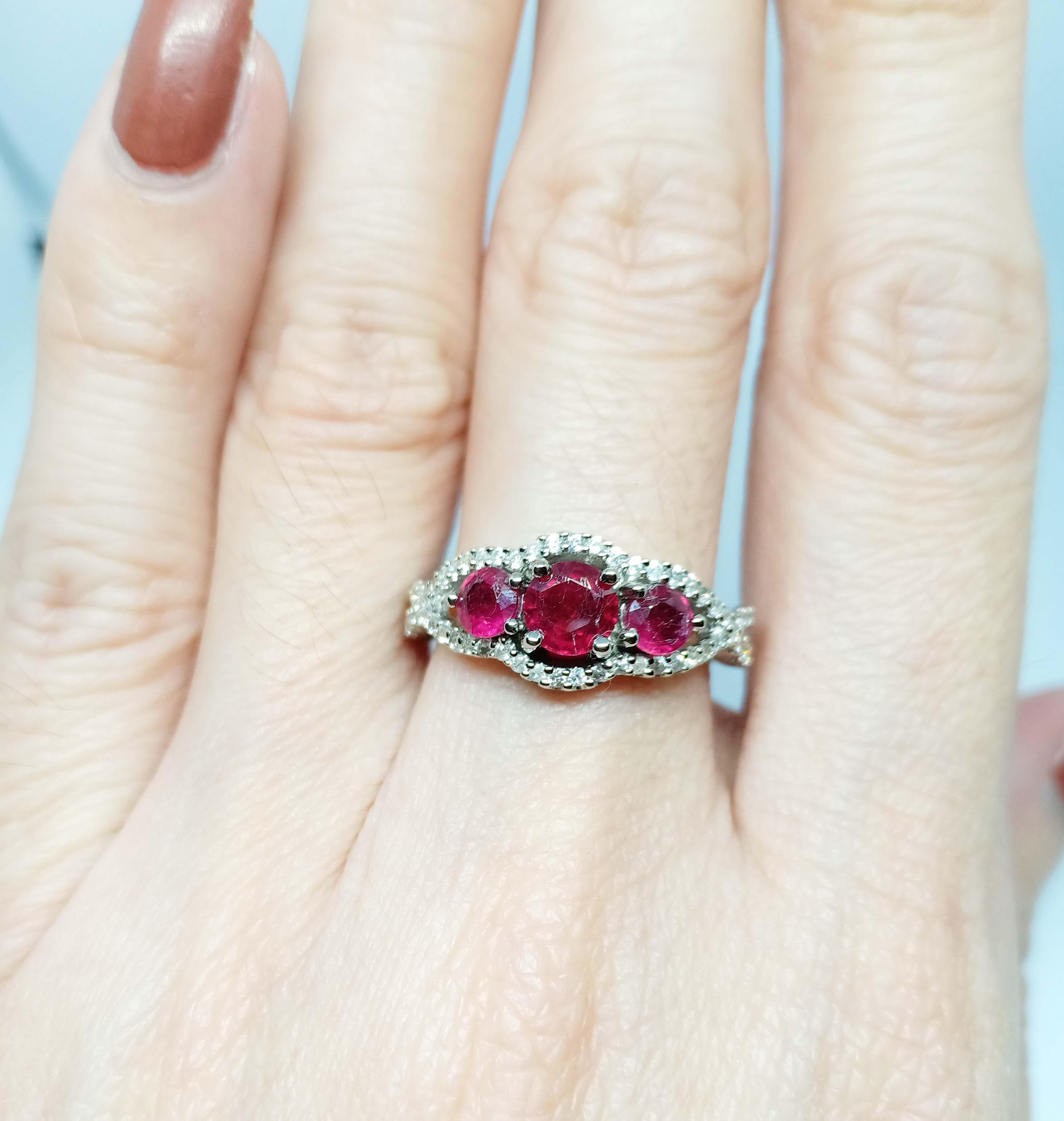 Ruby ring 1.85 cts withs white zircon For Sale 1