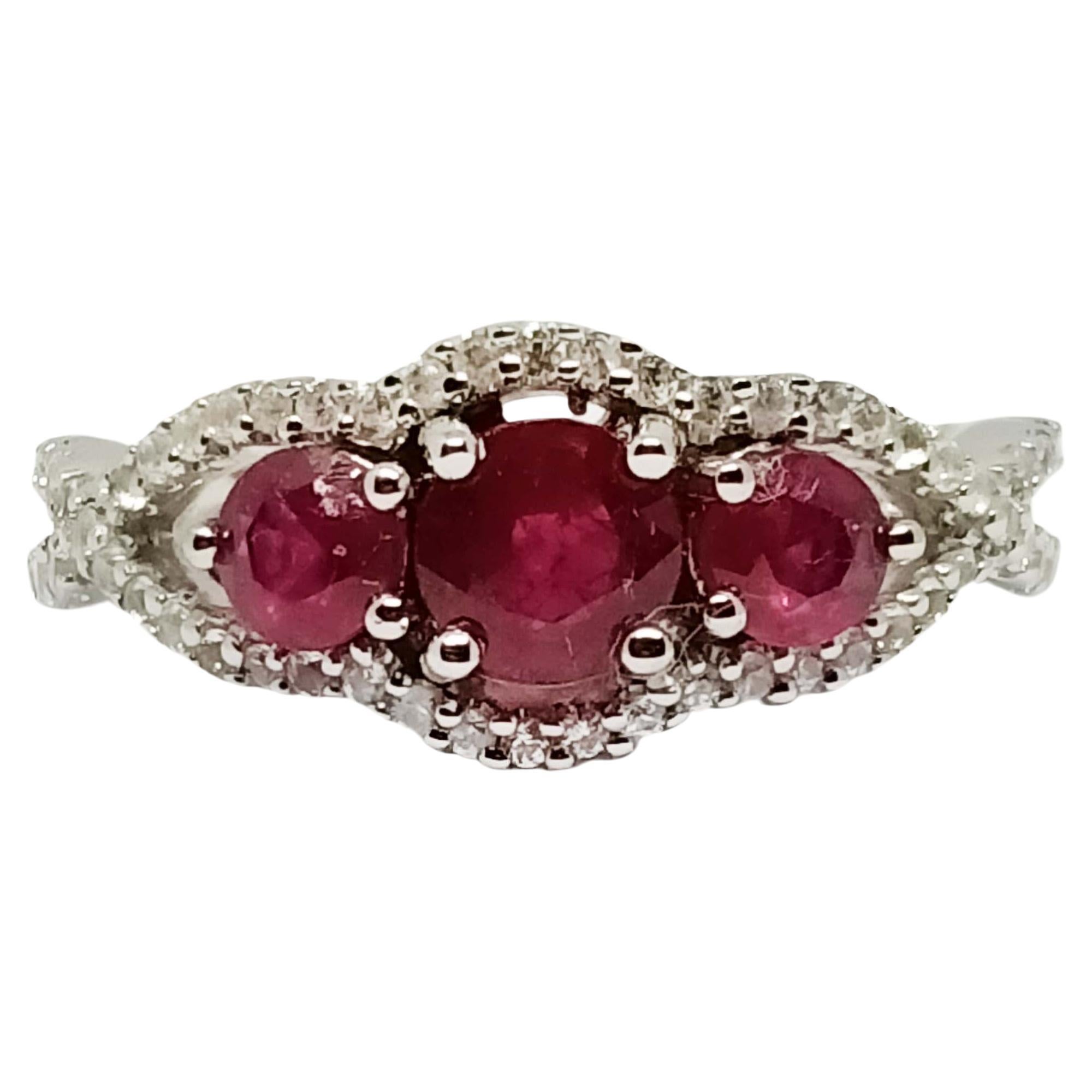 Anello con rubino da 1,85 carati e zircone bianco