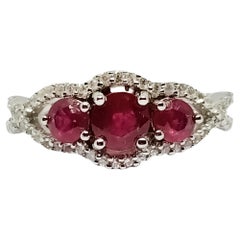 Anillo de rubí 1,85 cts con circón blanco