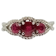 Ruby ring 1.85 cts withs white zircon