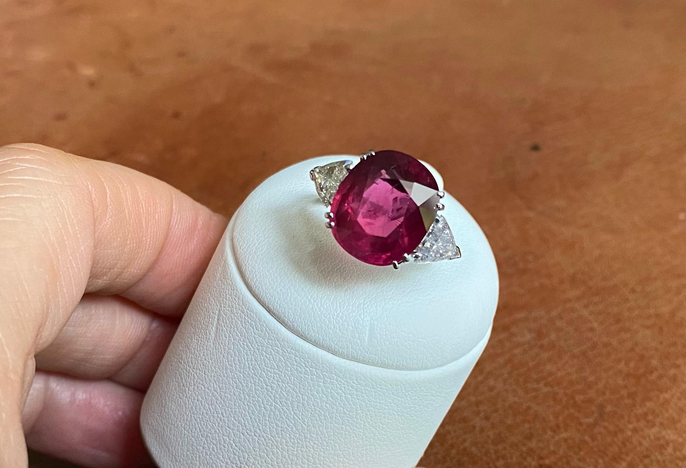 Ruby Ring Ruby 11, 4 Carat in 18 Carat White Gold and Diamonds 4