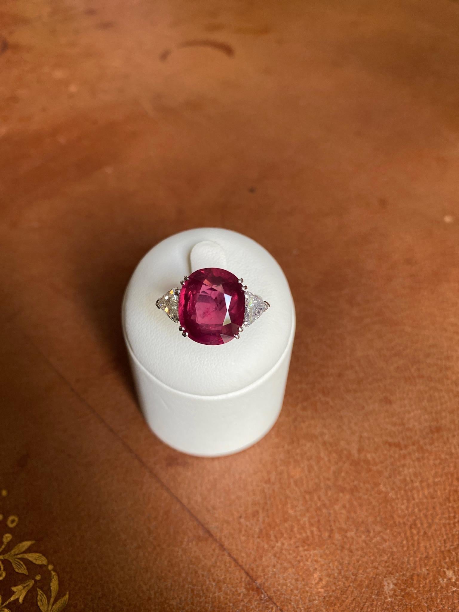 Ruby Ring Ruby 11, 4 Carat in 18 Carat White Gold and Diamonds 6